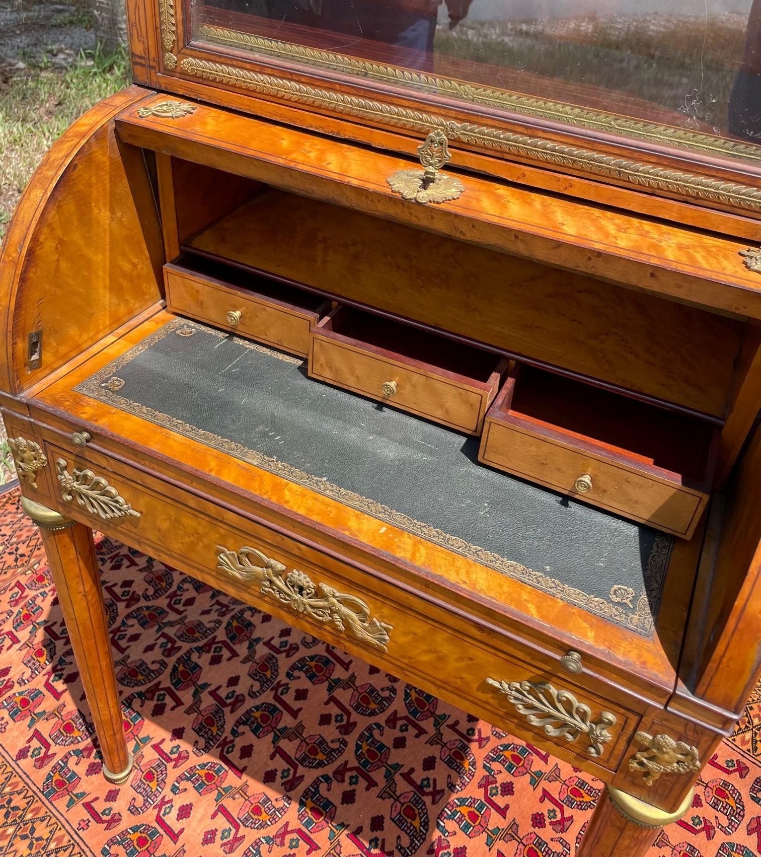 Louis XV Stil Burlwood Ormolu montiert 19. Jahrhundert Lady's Desk im Zustand „Gut“ im Angebot in Vero Beach, FL