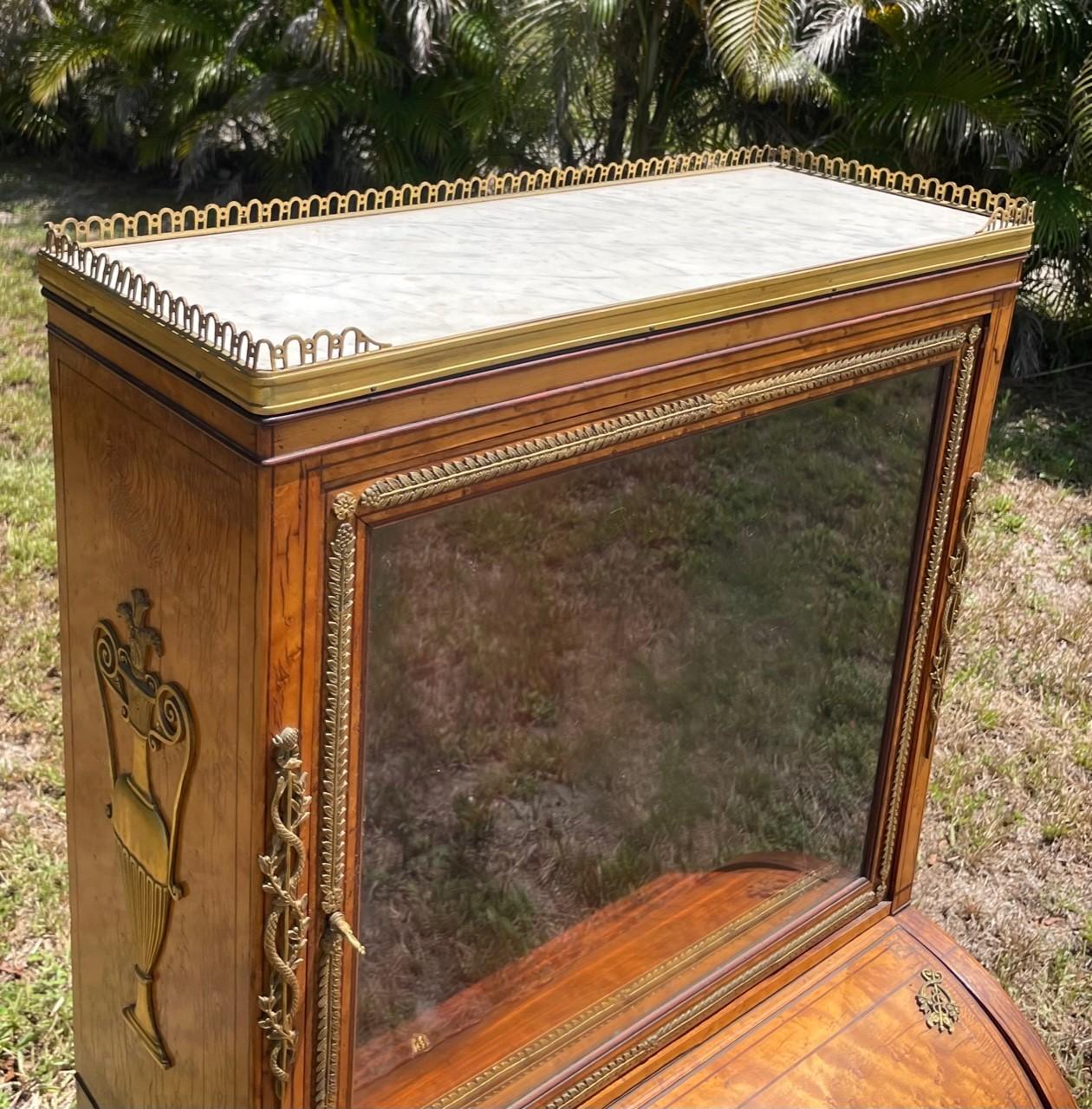 Louis XV Stil Burlwood Ormolu montiert 19. Jahrhundert Lady's Desk im Angebot 2