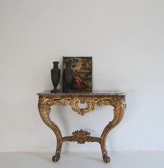 Table console de style Louis XV du 19ème siècle en bois doré sculpté avec plateau en marbre