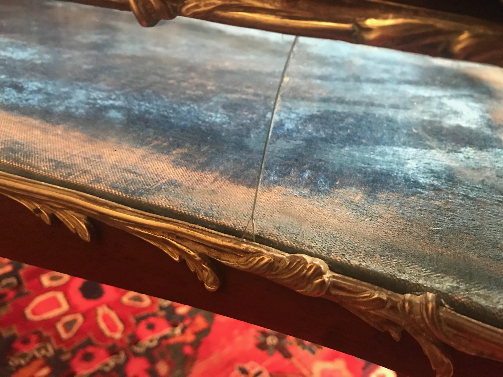 curio-Tisch im Stil Louis XV des 19. Jahrhunderts:: Mahagoni mit Bronzebeschlägen im Angebot 6