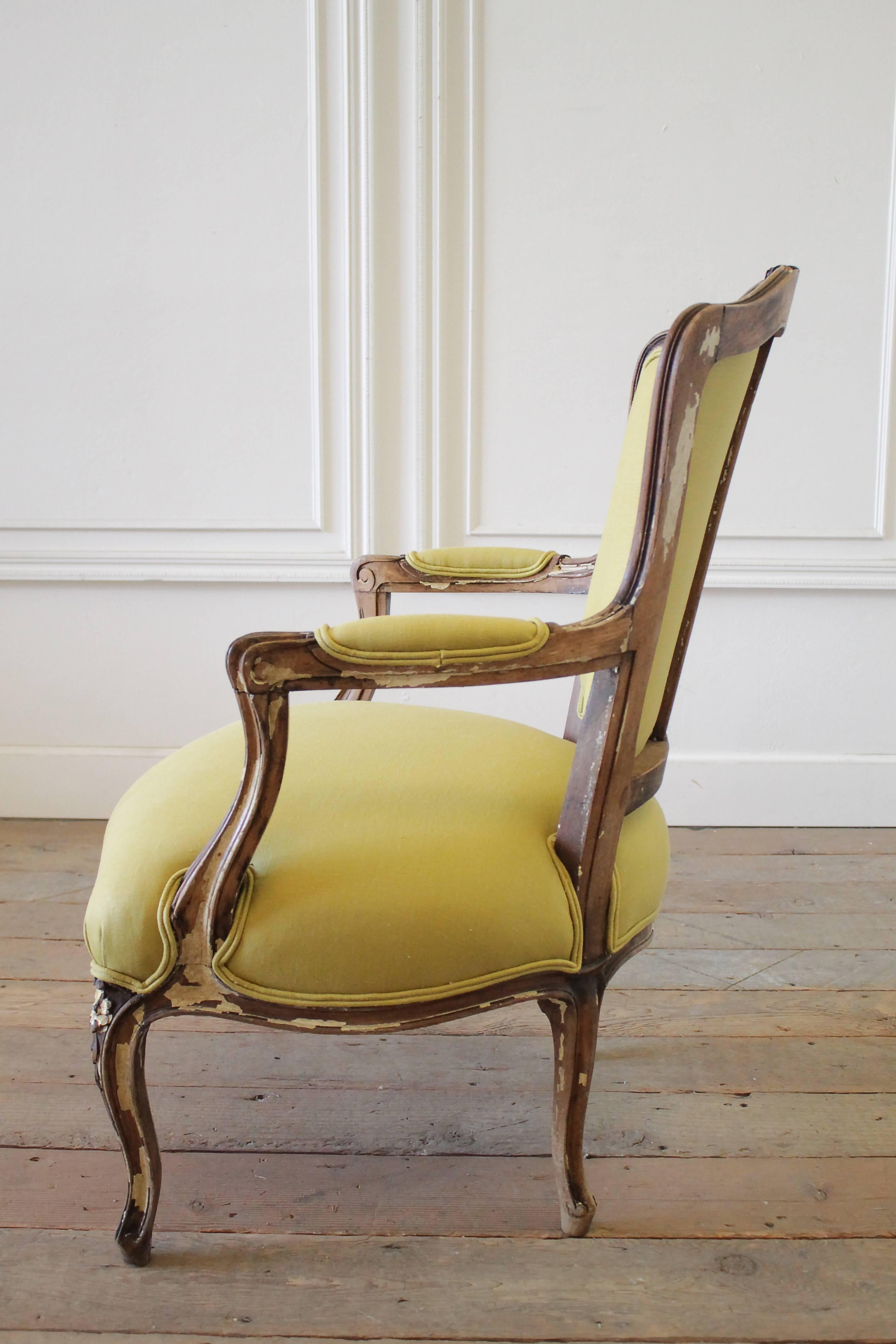 19th Century Louis XV Style Fauteuil in Chartreuse Linen 1
