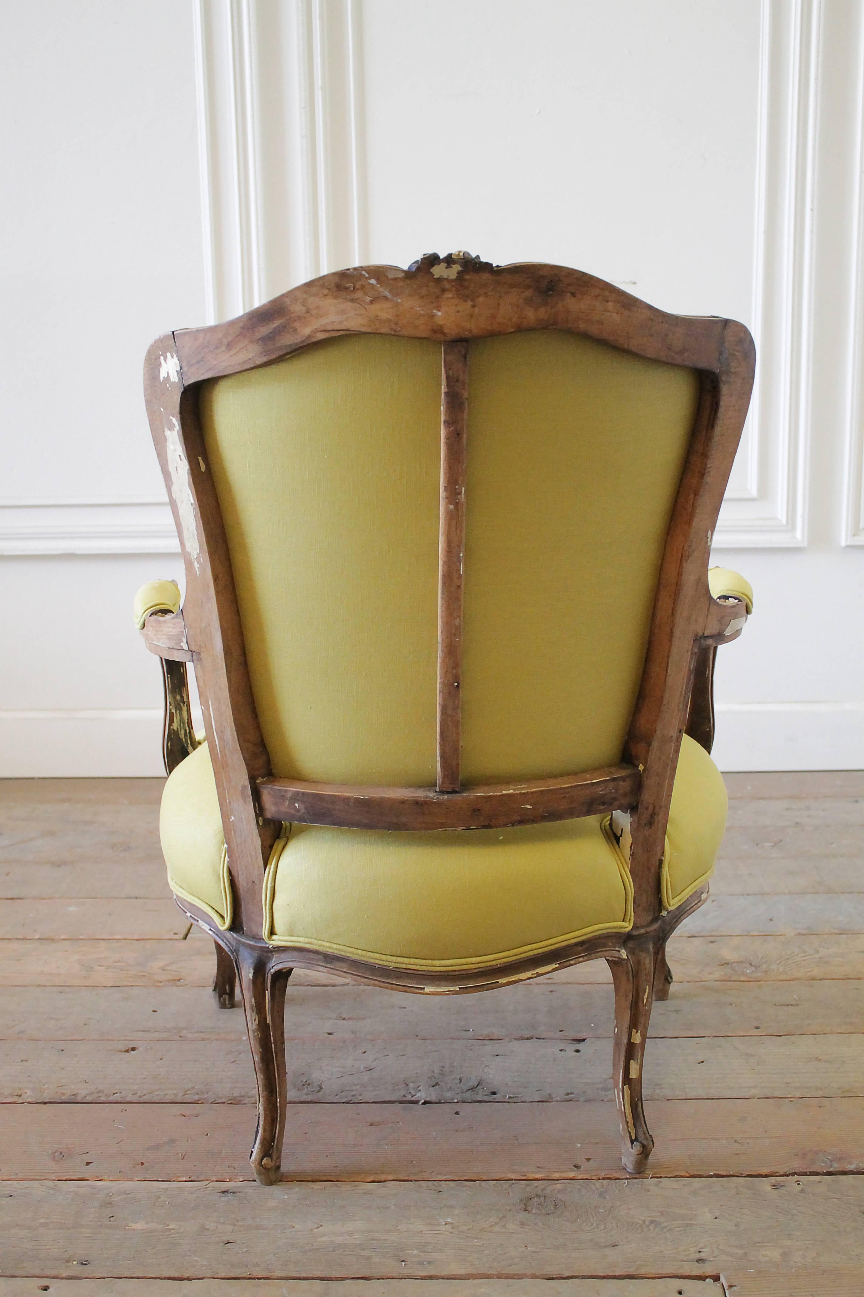 19th Century Louis XV Style Fauteuil in Chartreuse Linen 2