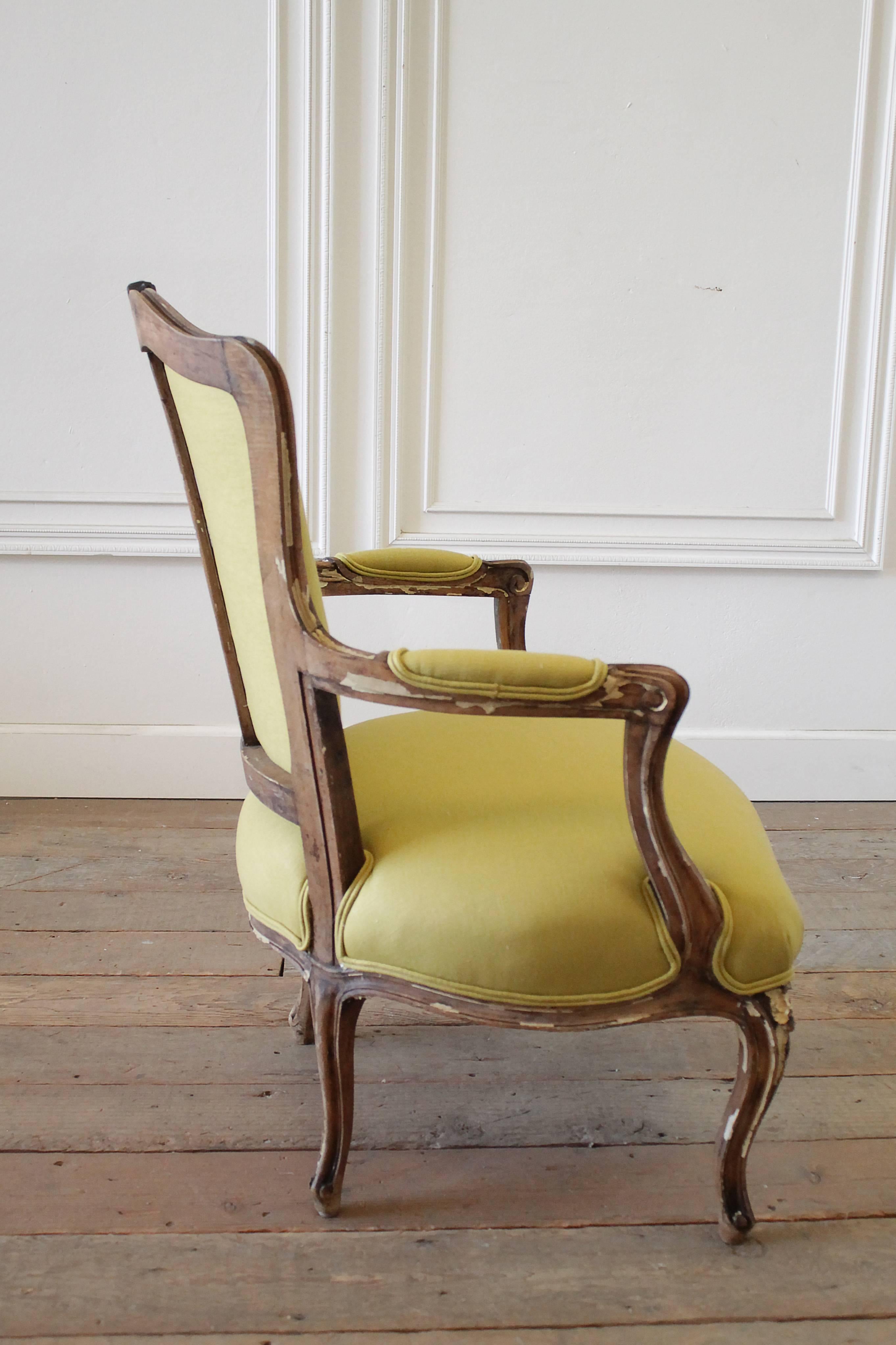 19th Century Louis XV Style Fauteuil in Chartreuse Linen 3