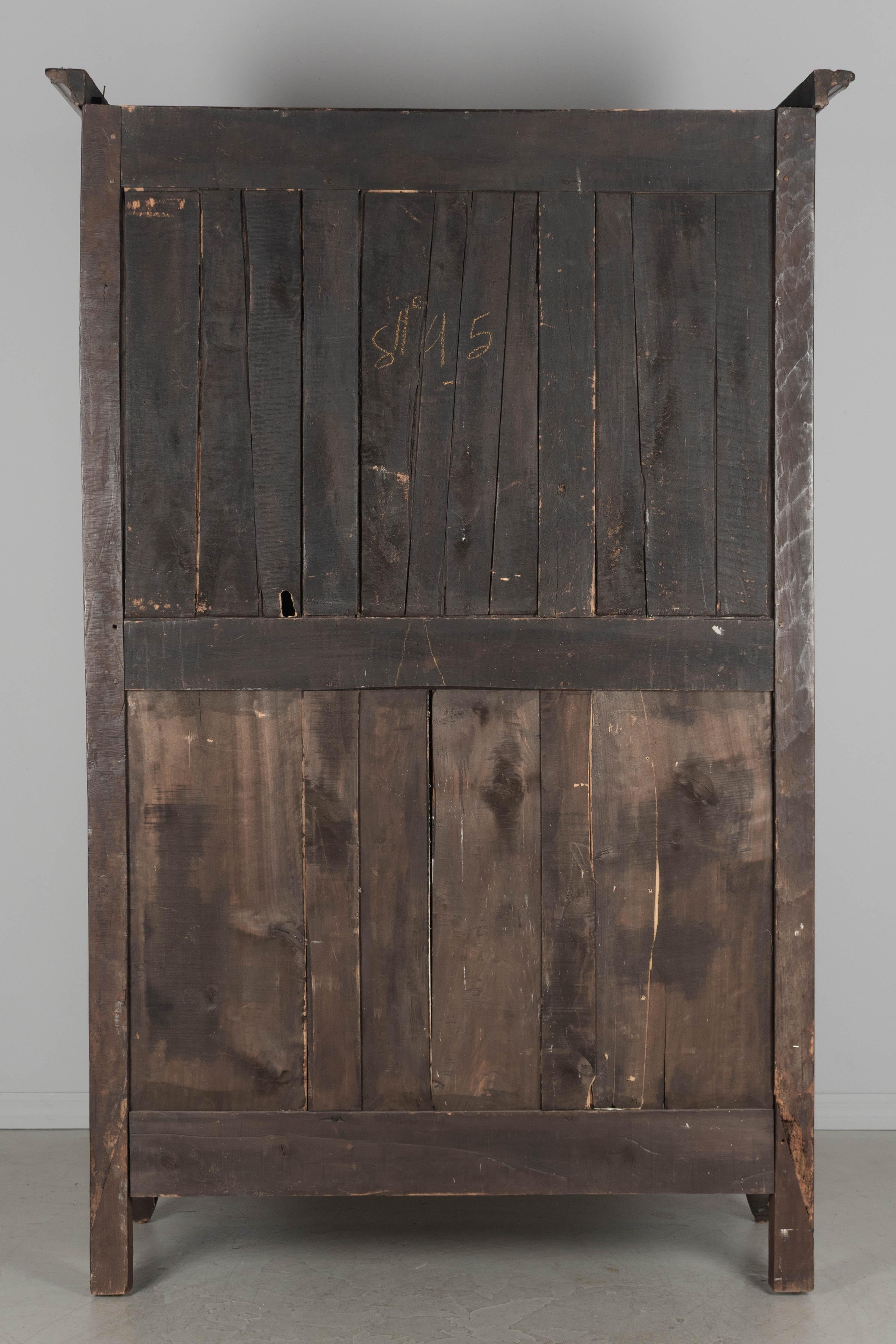 Französischer Schrank oder Schrank im Louis-XV-Stil des 19. Jahrhunderts im Angebot 4