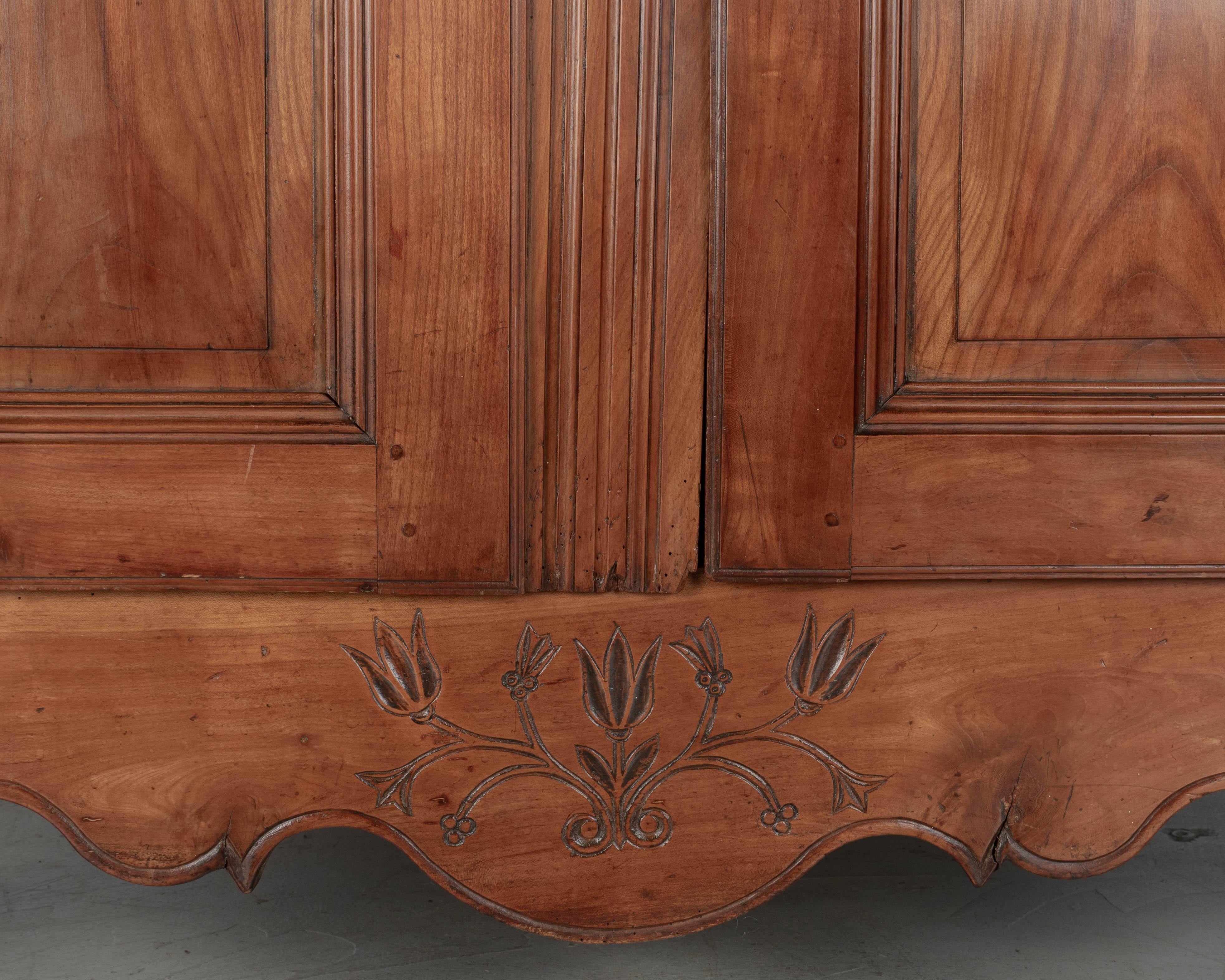 Französischer Schrank oder Schrank im Louis-XV-Stil des 19. Jahrhunderts im Angebot 3