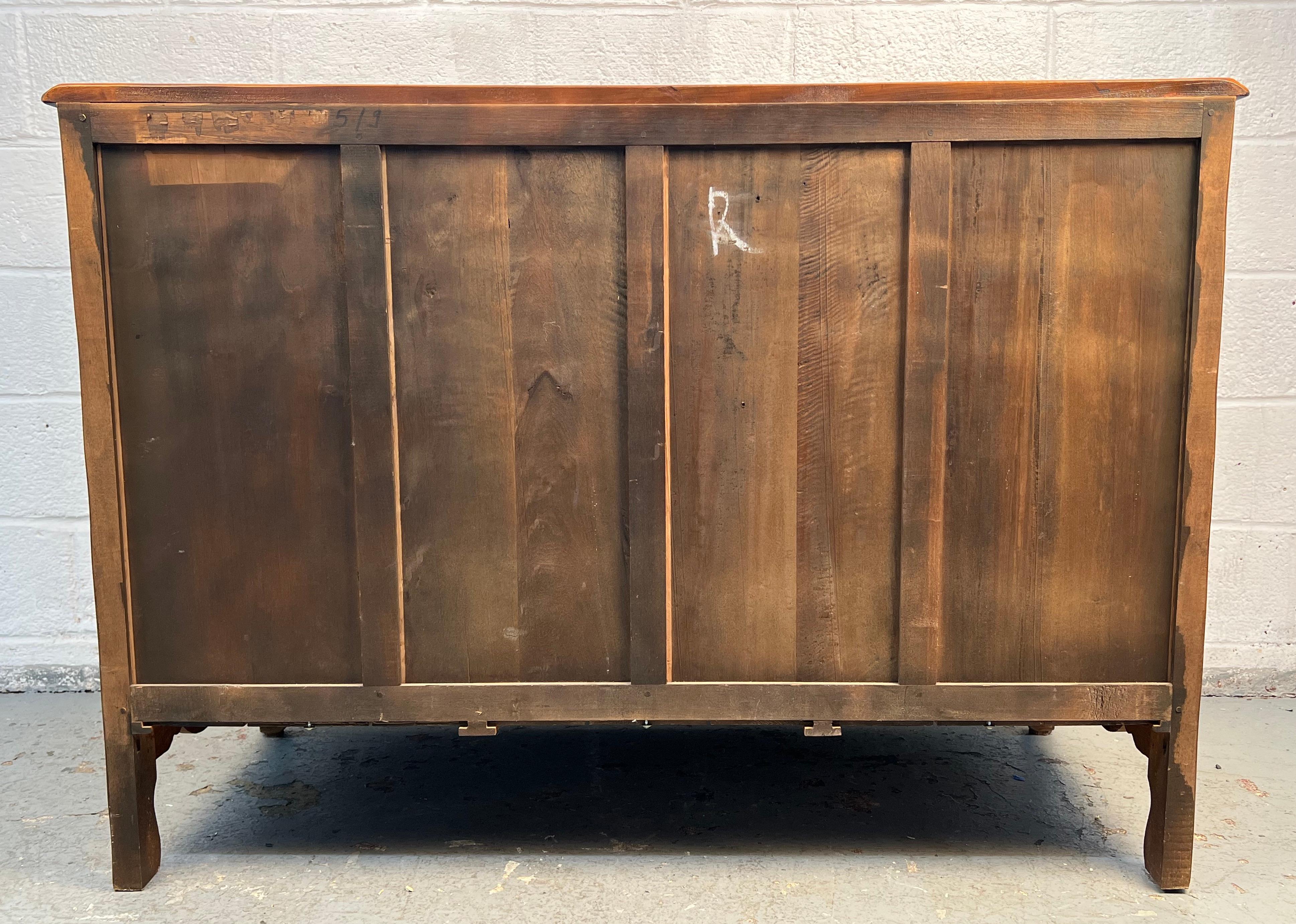 Buffet francés estilo Luis XV del siglo XIX en venta 8