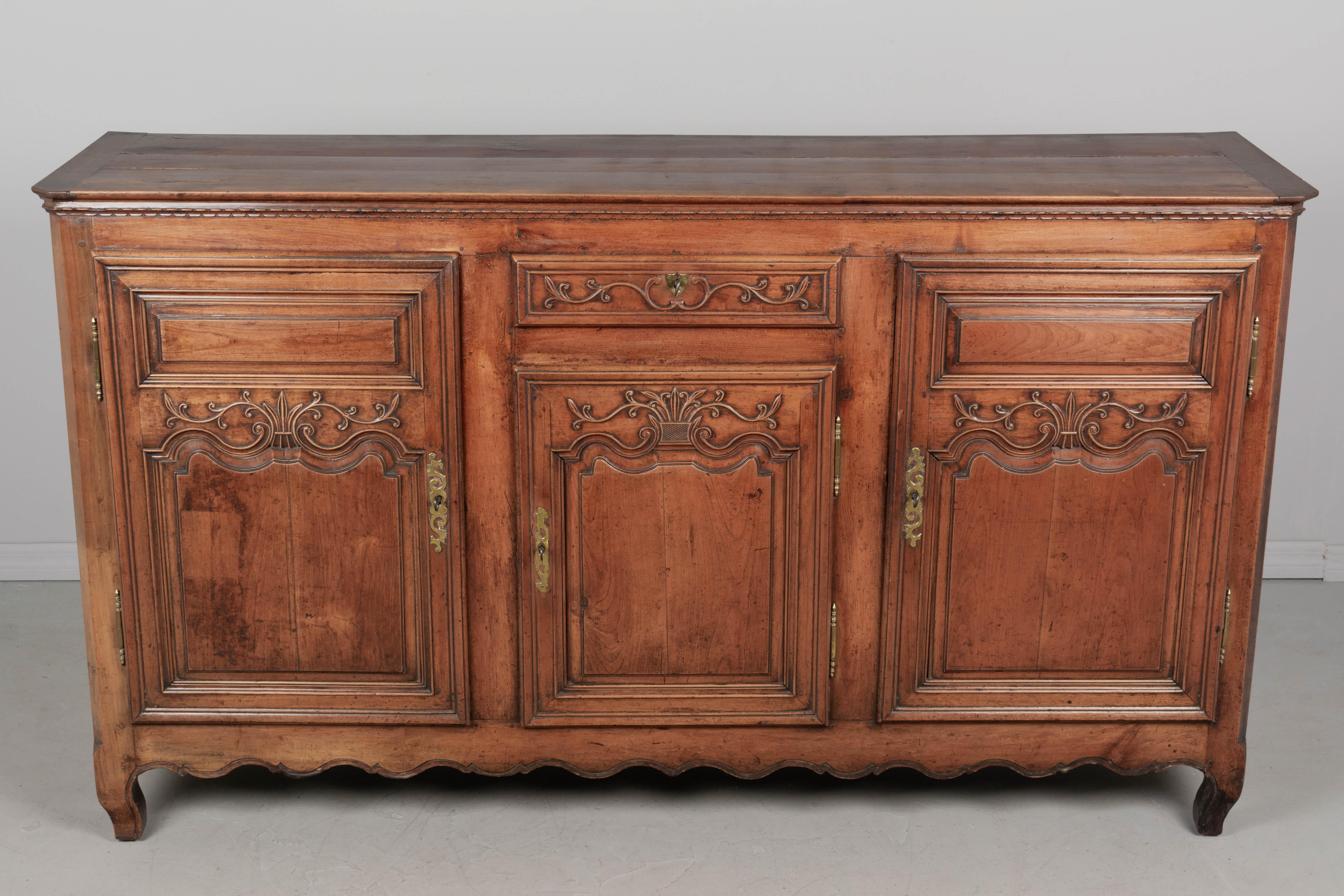 Enfilade o credenza francese del XIX secolo in stile Luigi XV in vendita 4