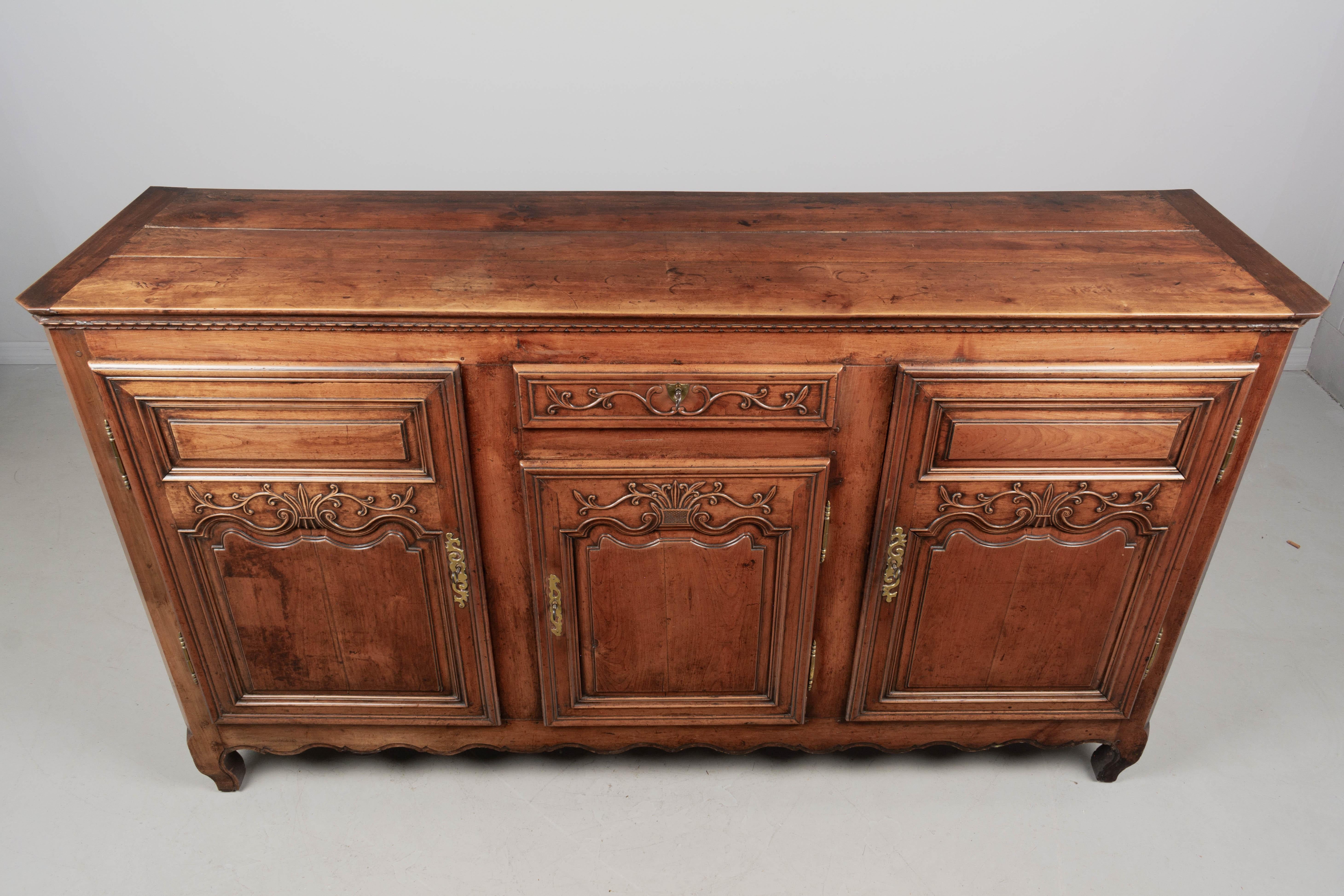 Enfilade o credenza francese del XIX secolo in stile Luigi XV in vendita 8