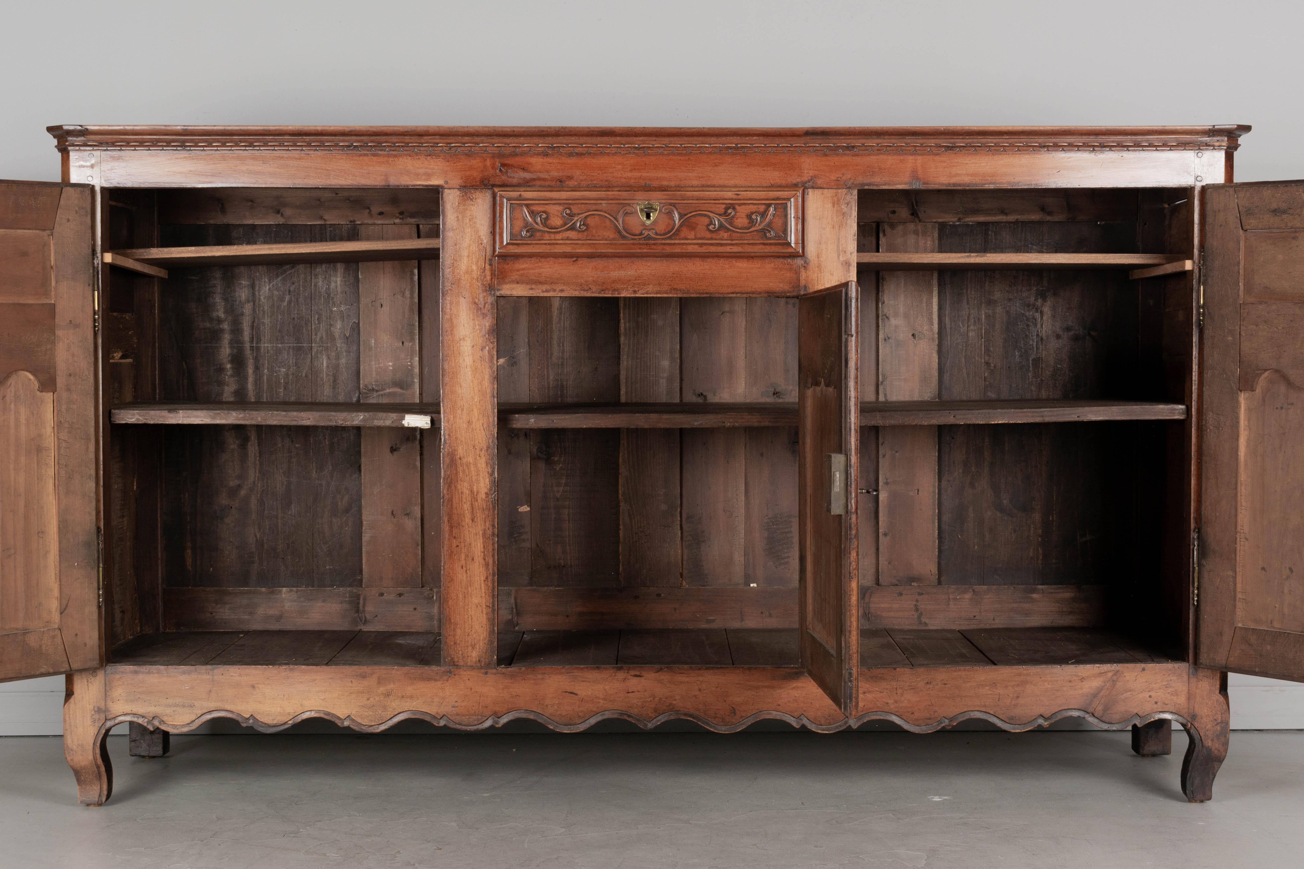 Francese Enfilade o credenza francese del XIX secolo in stile Luigi XV in vendita