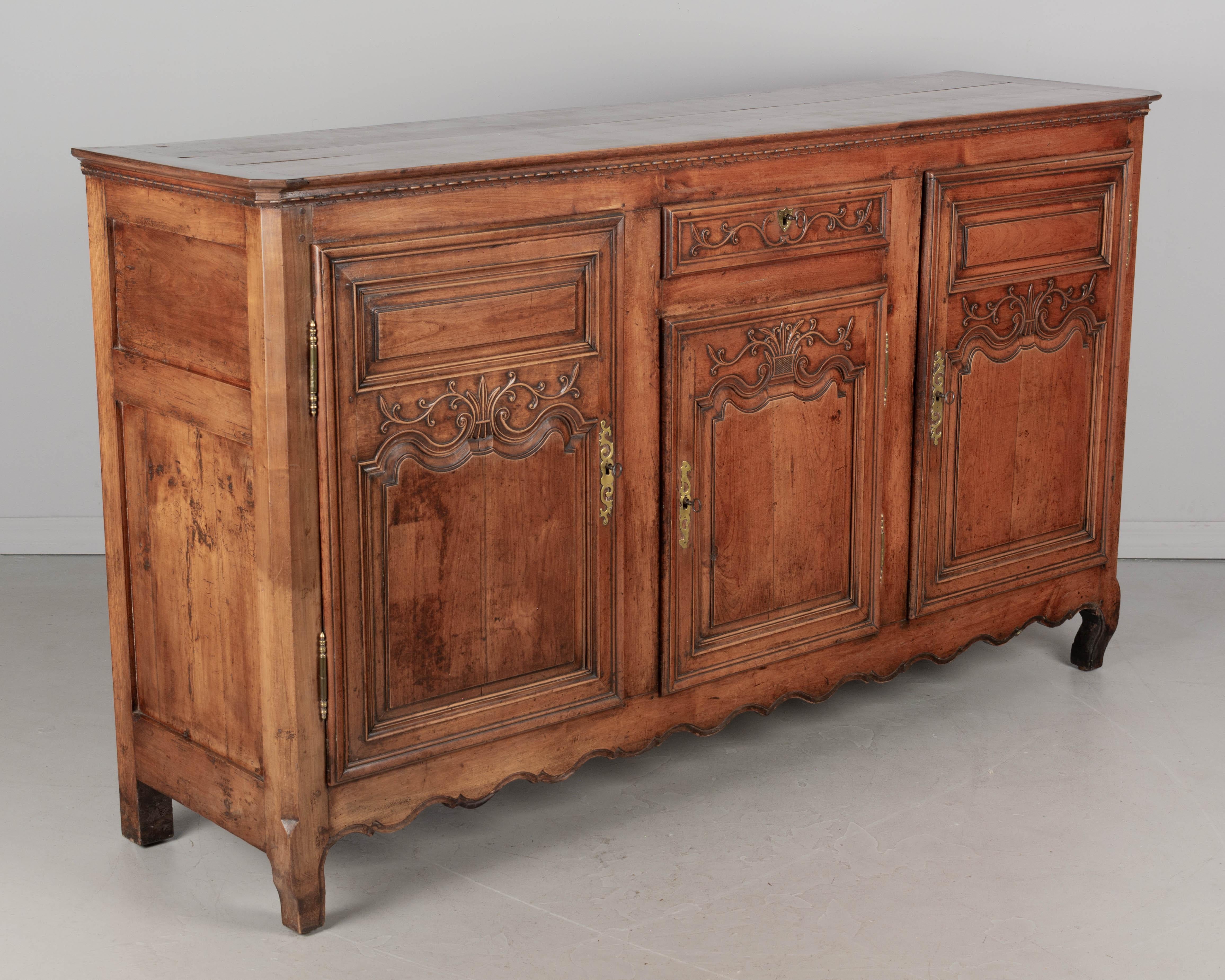 Enfilade o credenza francese del XIX secolo in stile Luigi XV in vendita 3
