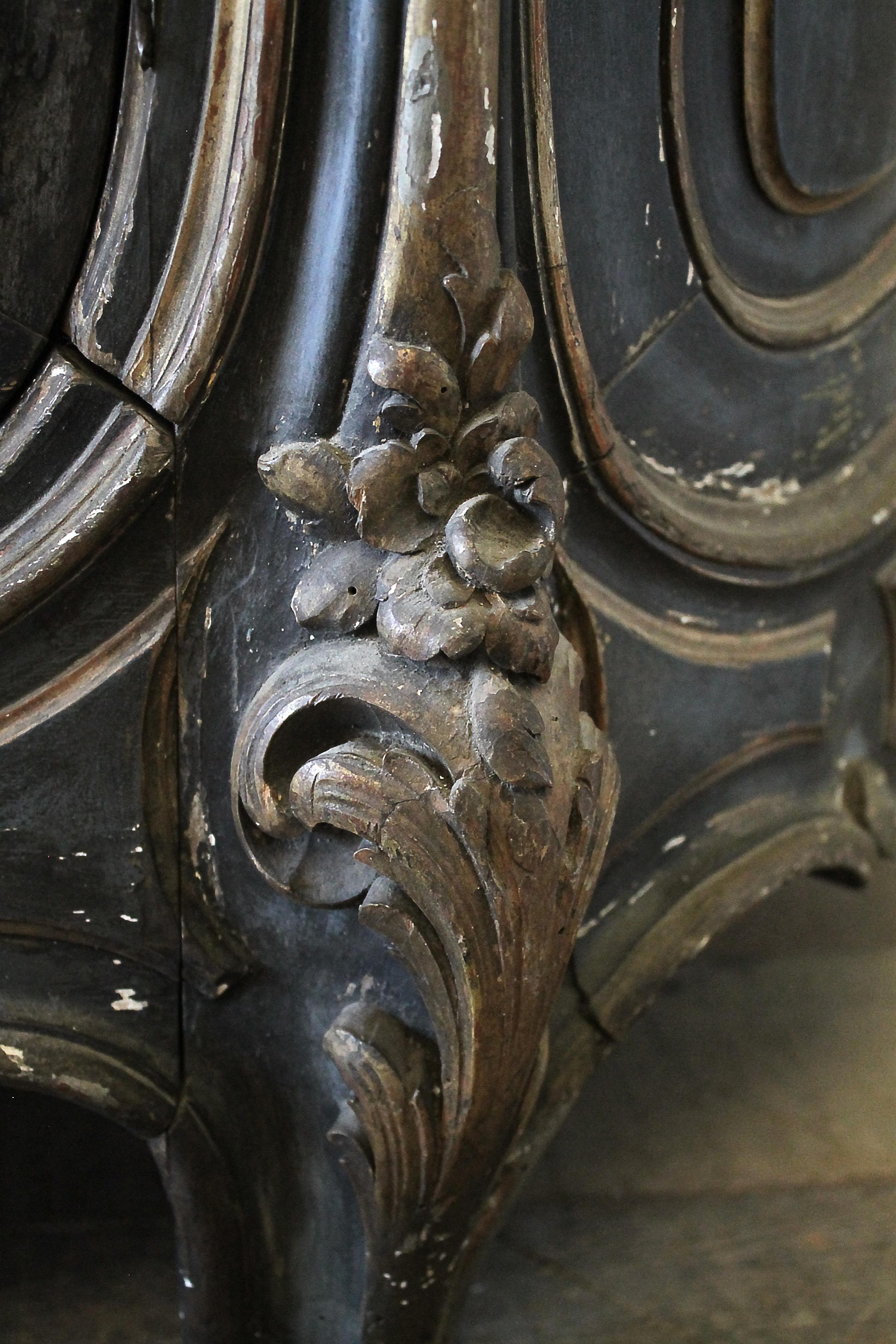 Französischer polychromierter Schrank im Louis XV.-Stil des 19. Jahrhunderts im Angebot 11