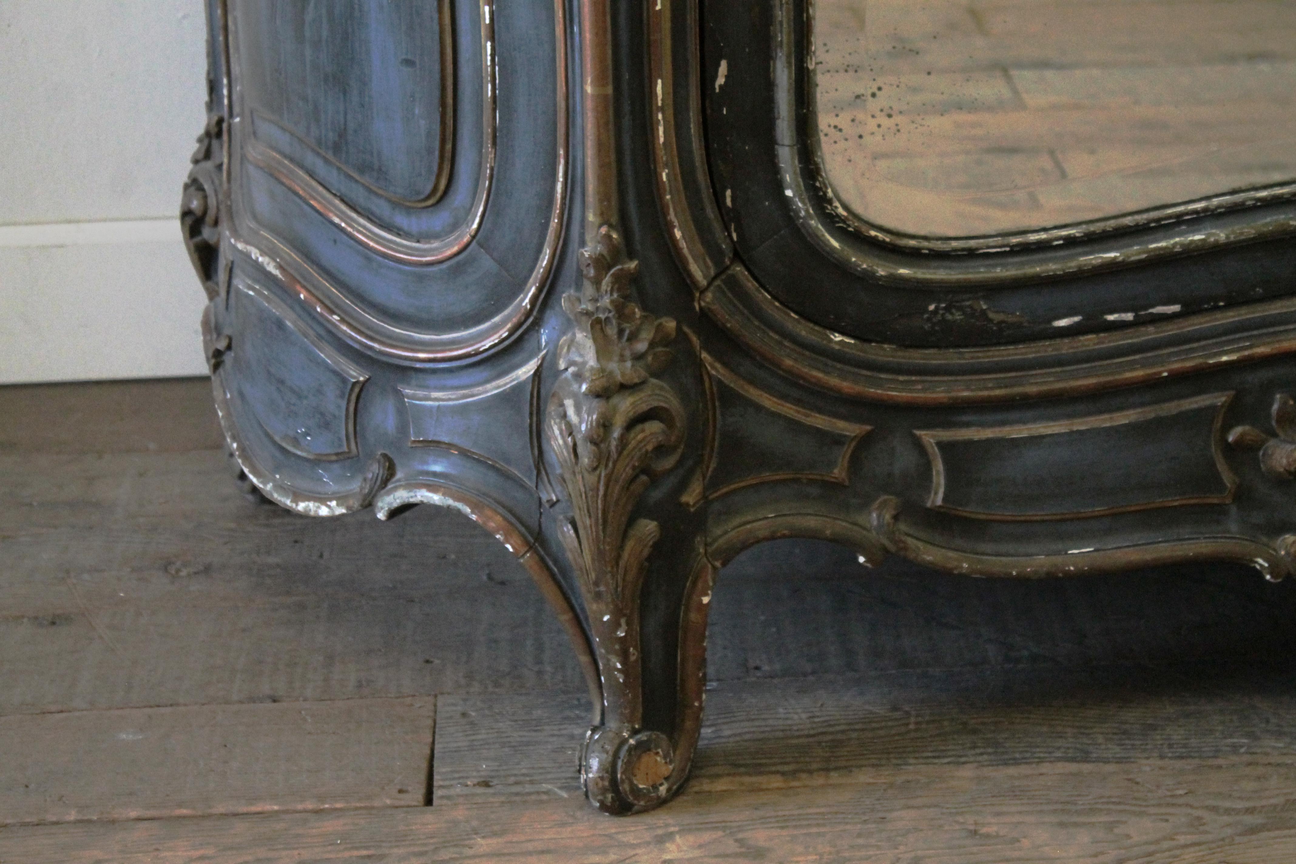 Französischer polychromierter Schrank im Louis XV.-Stil des 19. Jahrhunderts im Angebot 2