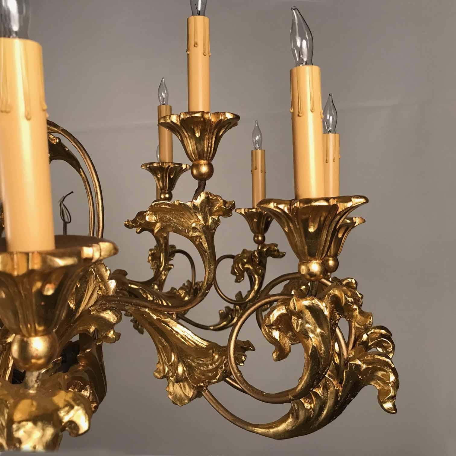 XIXe siècle lustre à 18 lumières en bois doré de style Louis XV du 19e siècle en vente