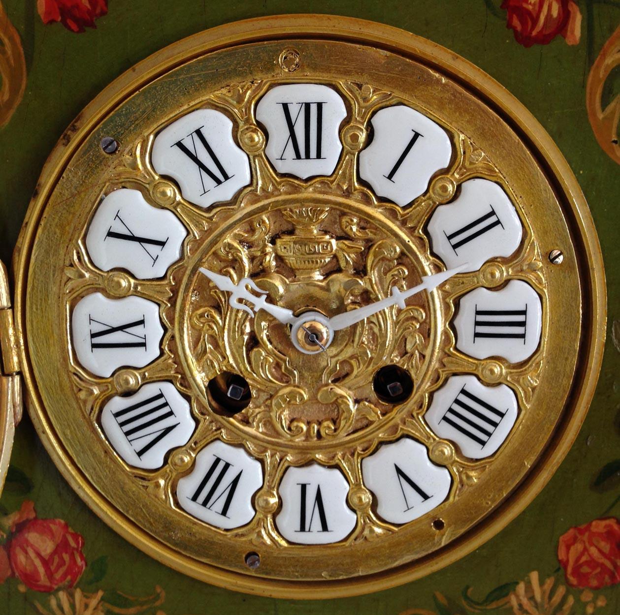 A Louis XV style gilt brass-mounted green lacquered mantel clock, circa 1830

Surmounted by a decorative urn, the swept case with gilt metal mounts, highly embossed decorative metal dial with Roman numerals on white ceramic plaques, overall