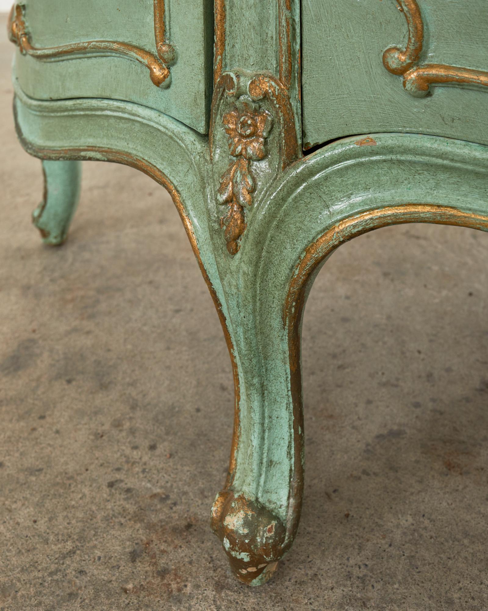 Lackierte Demilunen-Sideboard mit Bogenfront im Louis-XV-Stil des 19. Jahrhunderts im Angebot 12
