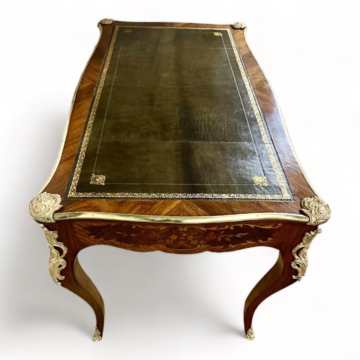 19th Century Louis XV-Style Marquetry Desk with Gilt Bronze Accents For Sale 1