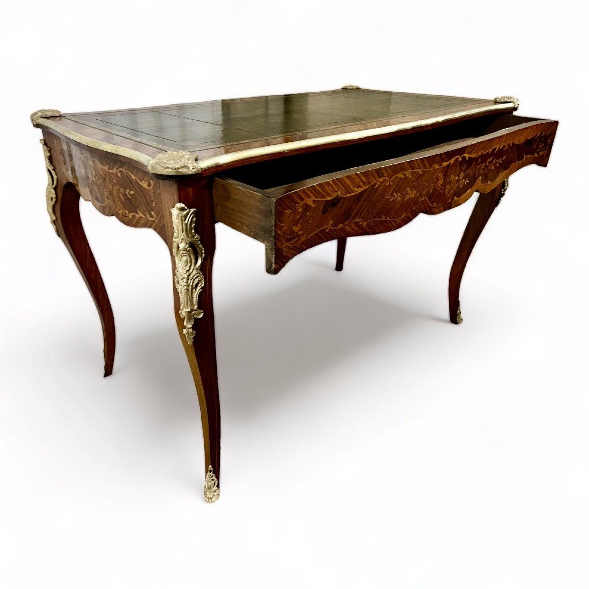 19th Century Louis XV-Style Marquetry Desk with Gilt Bronze Accents For Sale 2