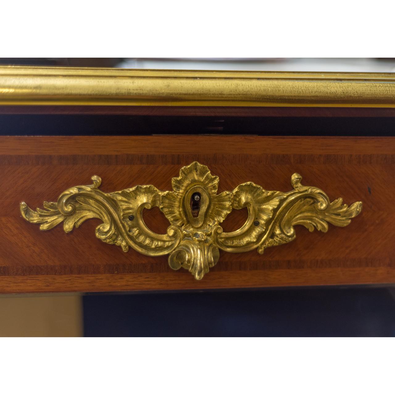 Francese Bureau Plat di Maison Krieger del XIX secolo in stile Luigi XV con montatura in ormù in vendita