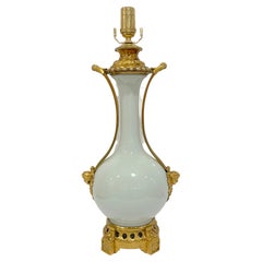 Lampe en porcelaine céladon montée sur bronze doré, style Louis XV, 19e siècle