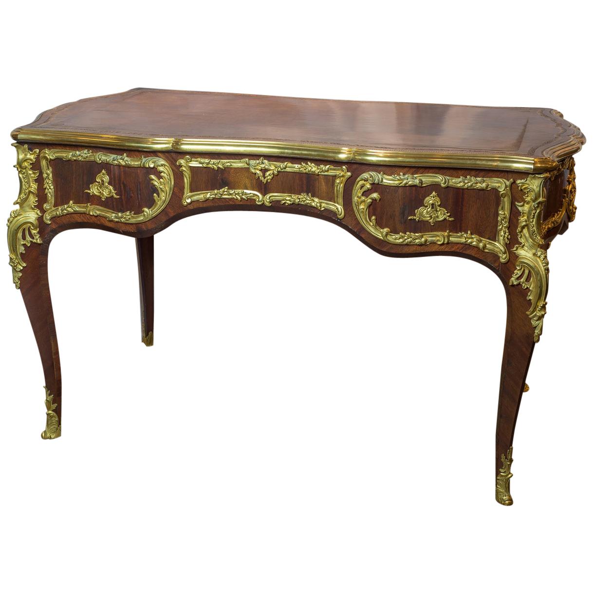 19. Jahrhundert Louis XV Stil Goldbronze montiert Tulpenholz und Veilchenholz Bureau Platte