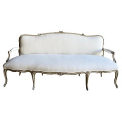 Canapé de banquette peint et tapissé de style Louis XV du 19ème siècle