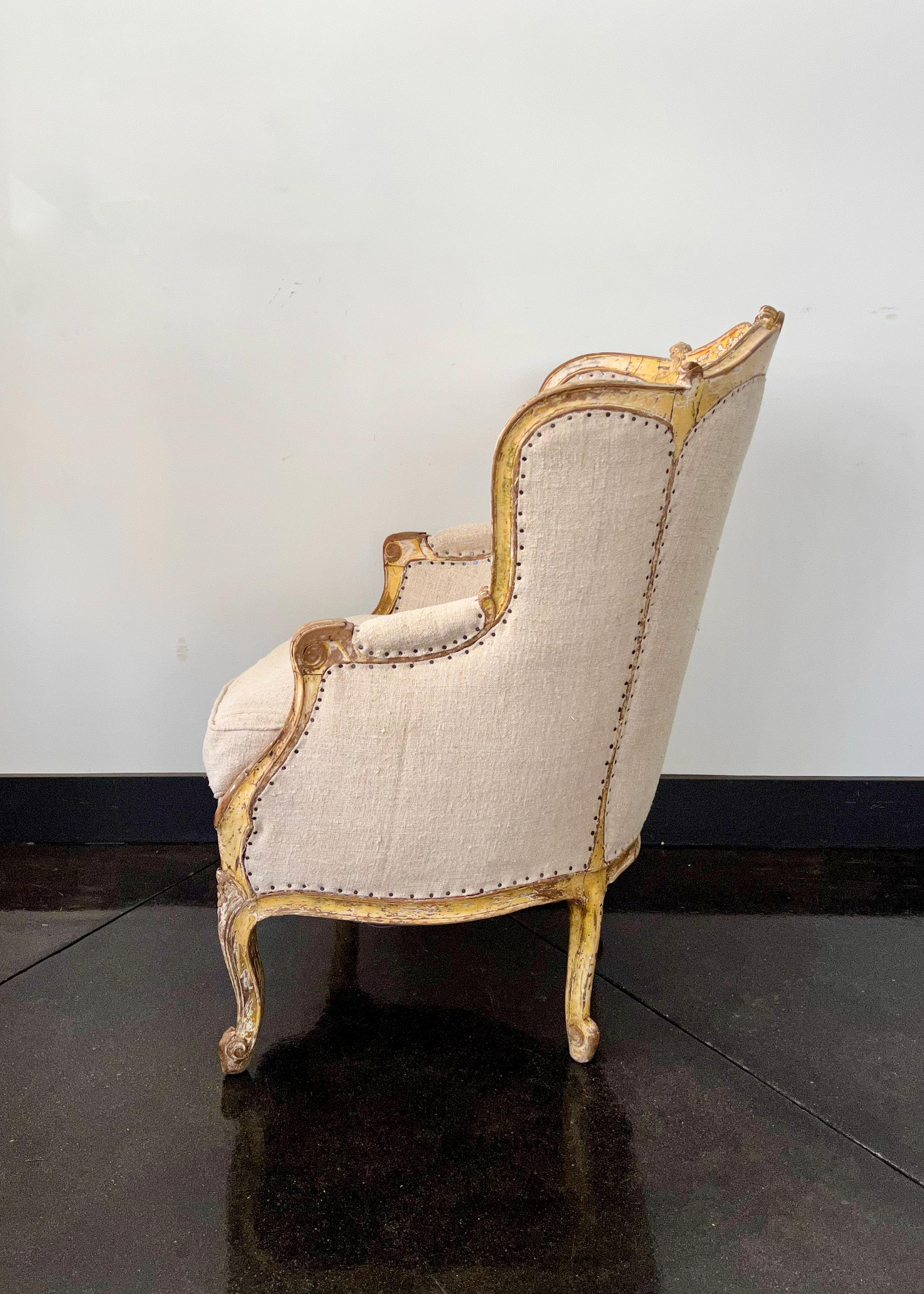 Hand-Carved 19th Century Louis XV Style Painted French Bergère For Sale