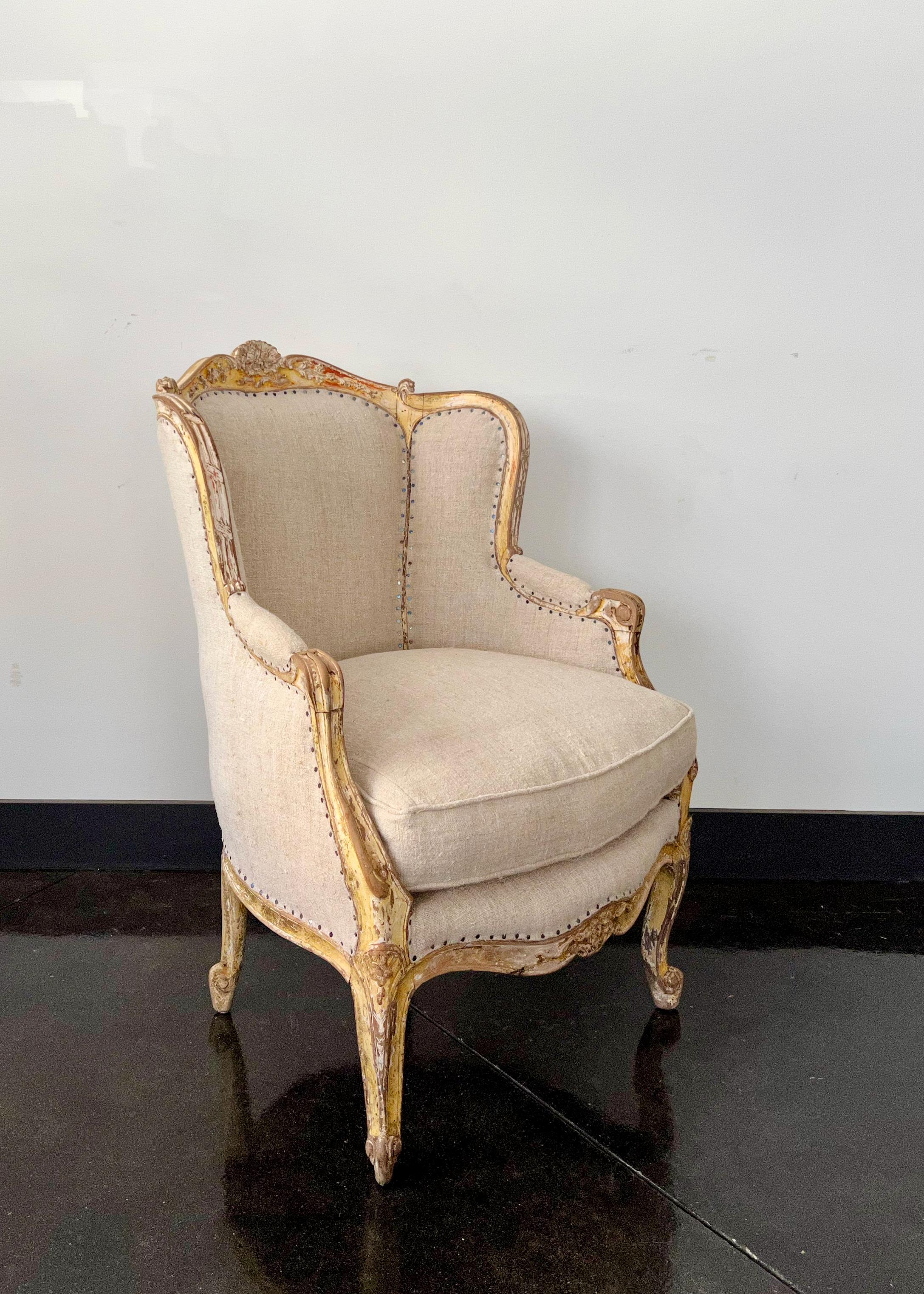 Linen 19th Century Louis XV Style Painted French Bergère For Sale