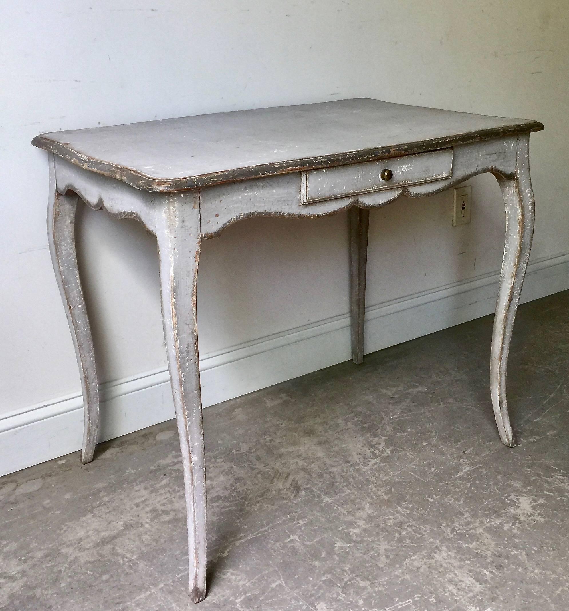 19th century French Louis XV style painted side table/wring table with shaped top with darker gray rim and beautifully carved apron with single drawer on elegant slender tapering cabriole legs.
France, circa 1880. 
 