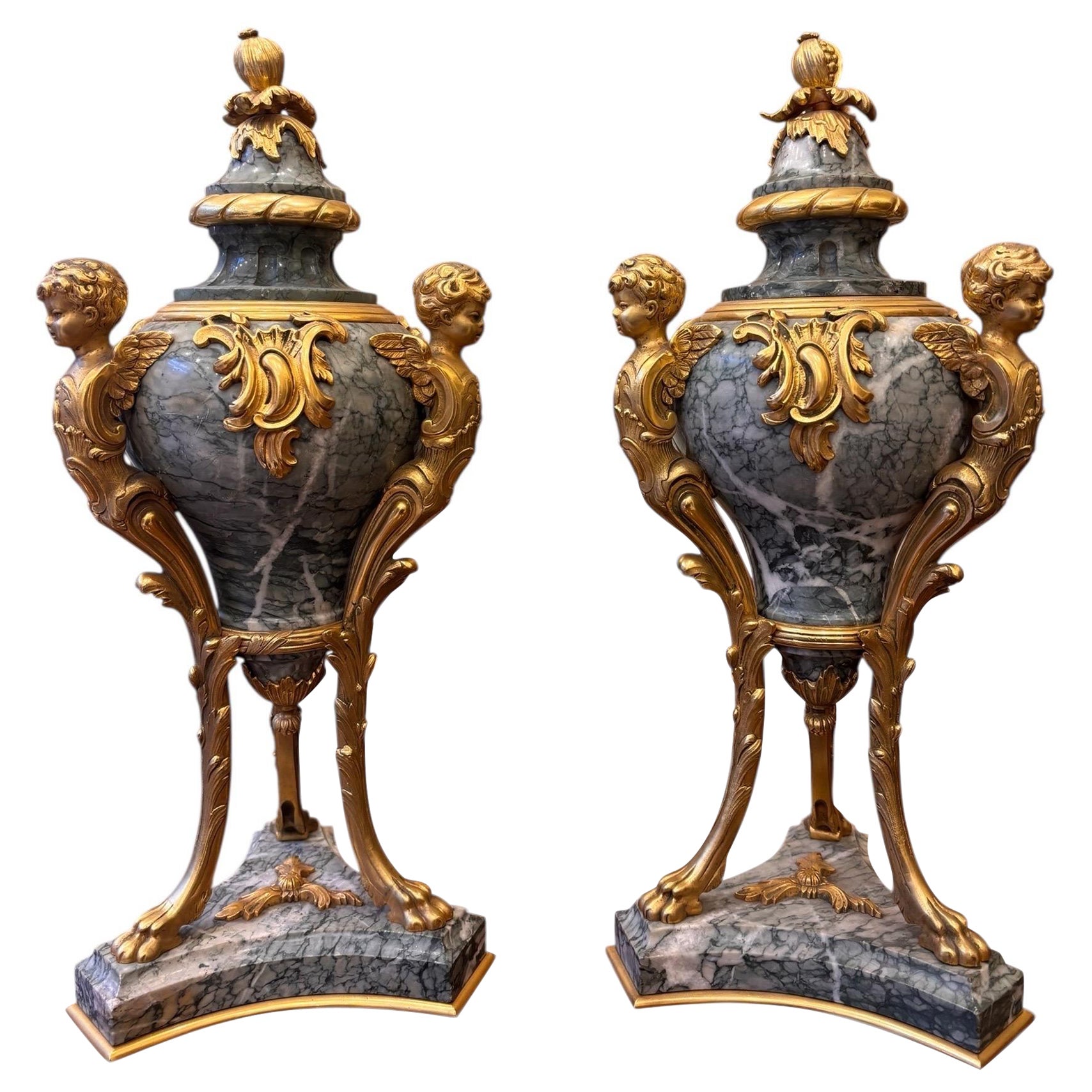 Siglo XIX - Estilo Luis XV - Pareja de Cassolettes de Mármol y Bronce Dorado