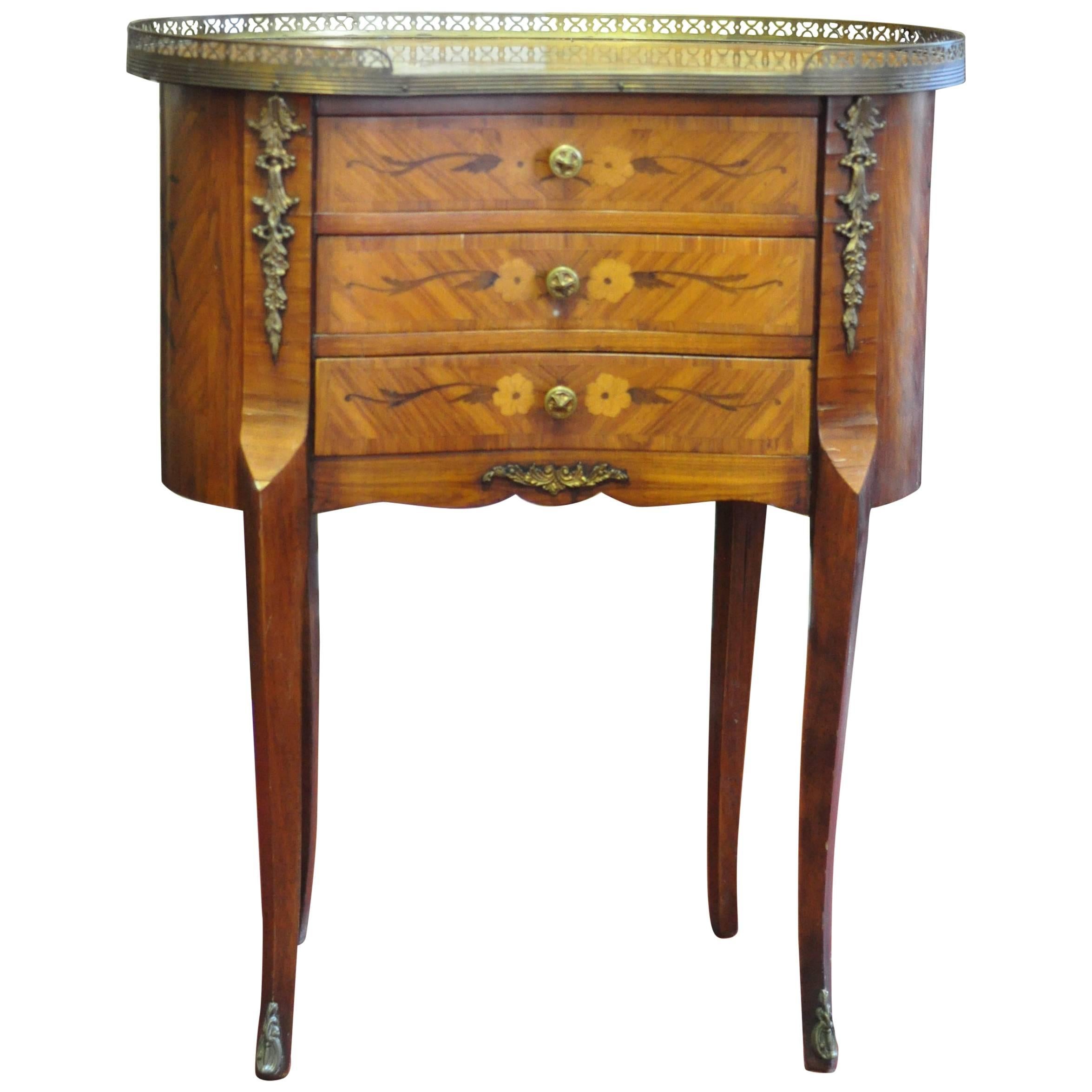 19th Century Louis XV Style Petite Commode "Rognon" For Sale
