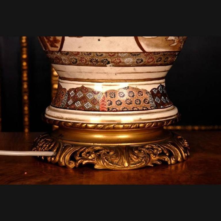 Lámpara de mesa de porcelana japonesa estilo Luis XV del siglo XIX en venta 3