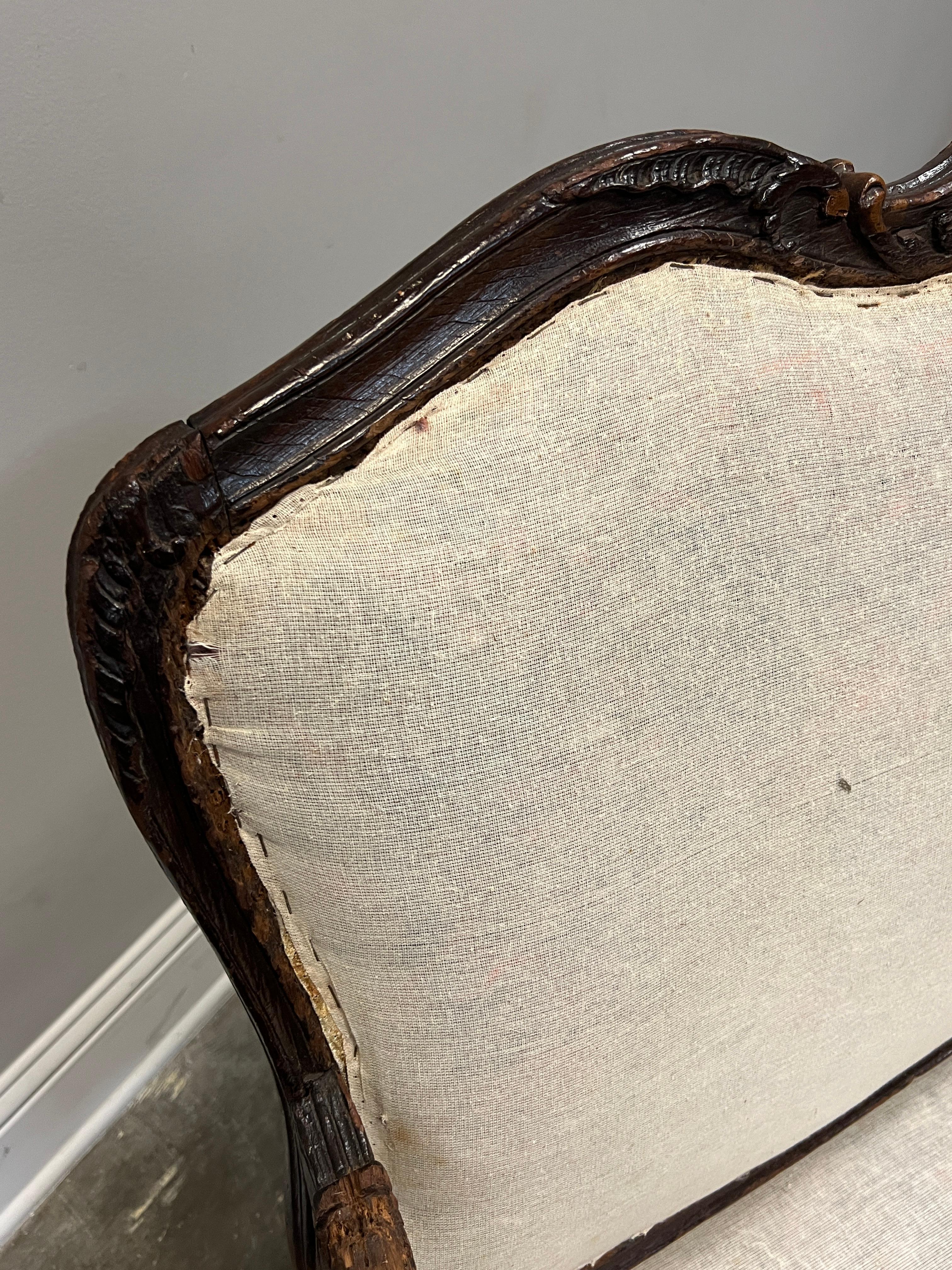 Hand-Carved 19th Century Louis XV style settee For Sale