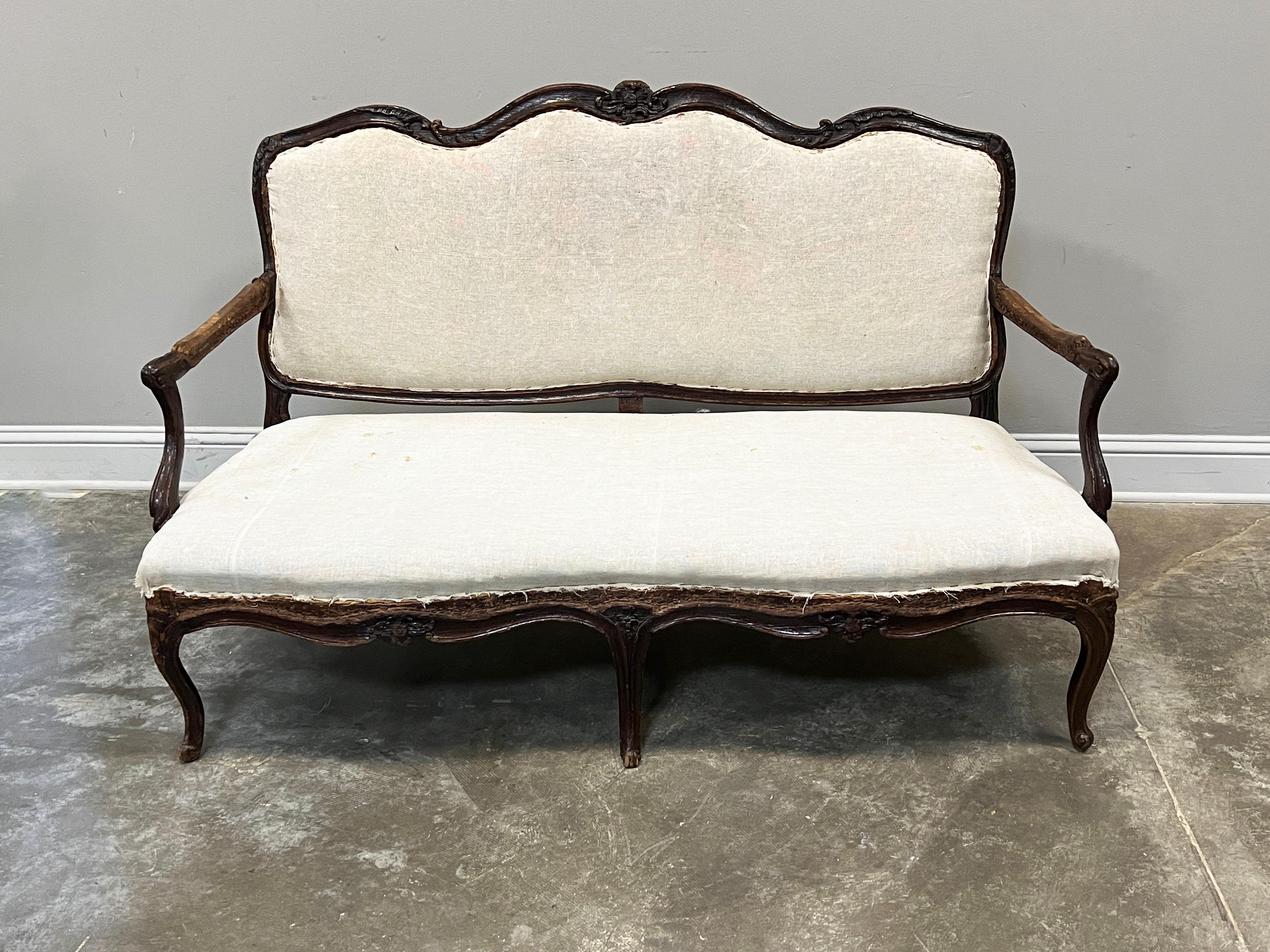 Muslin 19th Century Louis XV Style Settee For Sale