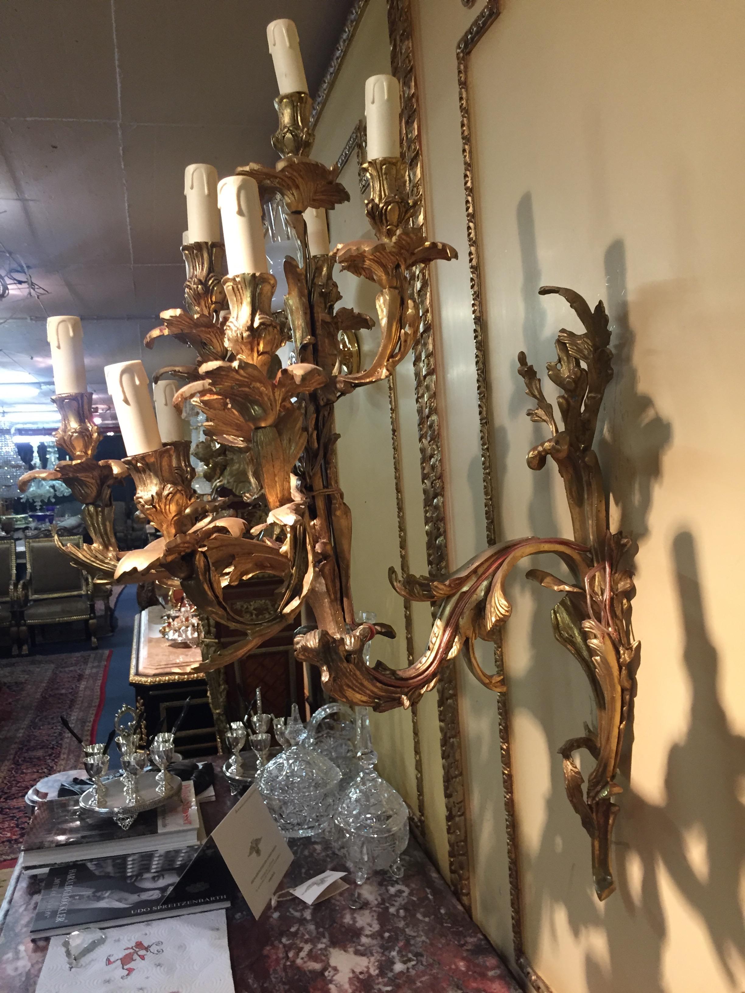 Siglo XIX Estilo Luis XV Aplique de Diez Luces Bronce Dorado en venta 8