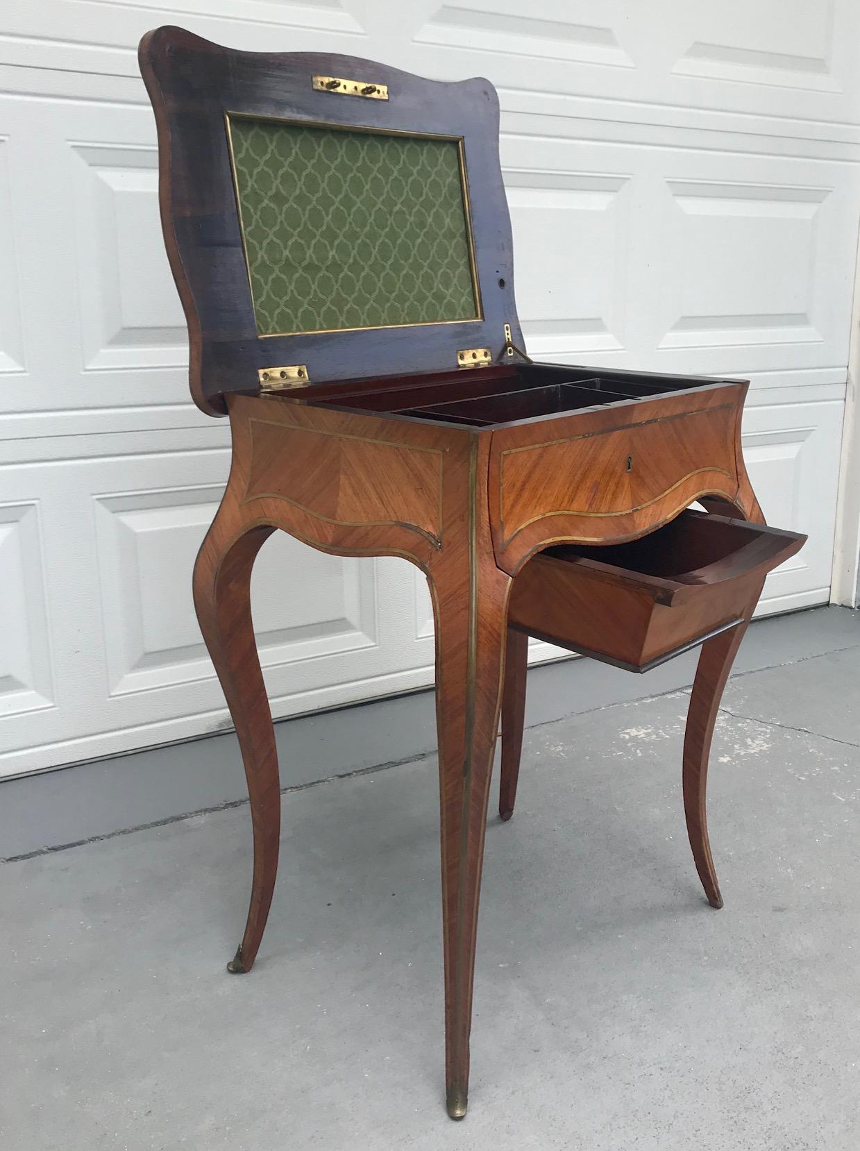 19th Century Louis XV Style Tulipwood Parquetry Sewing Table For Sale 5