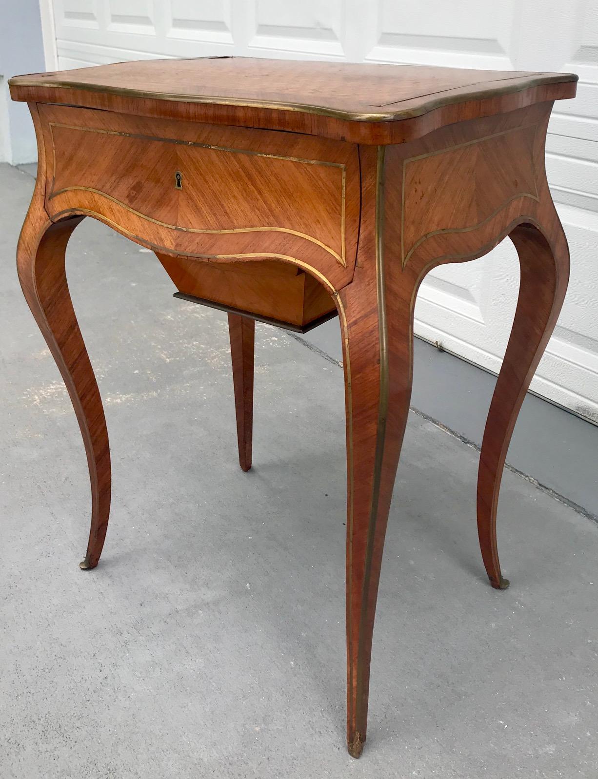 19th Century Louis XV Style Tulipwood Parquetry Sewing Table For Sale 1