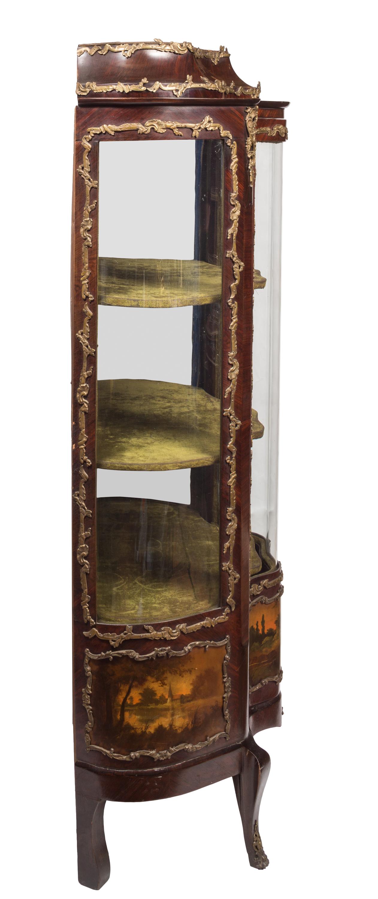 Vernis Martin-Bomber-Vitrine im Louis-XV-Stil des 19. Jahrhunderts mit Serpentinenglas (Französisch) im Angebot