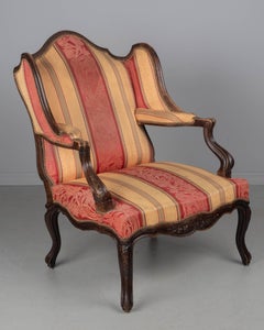Fauteuil à dos d'âne ou fauteuil de style Louis XV du XIXe siècle