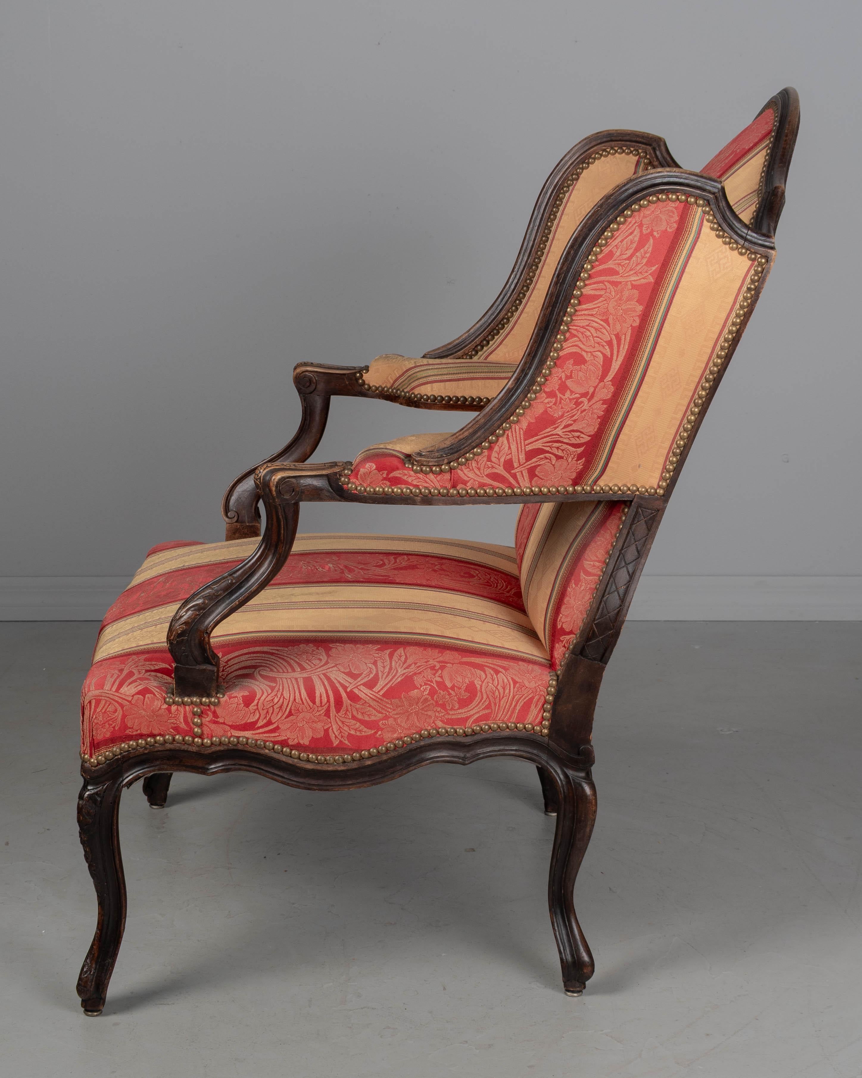 19th Century Louis XV Style Wingback Fauteuil or Armchair (Handgeschnitzt) im Angebot