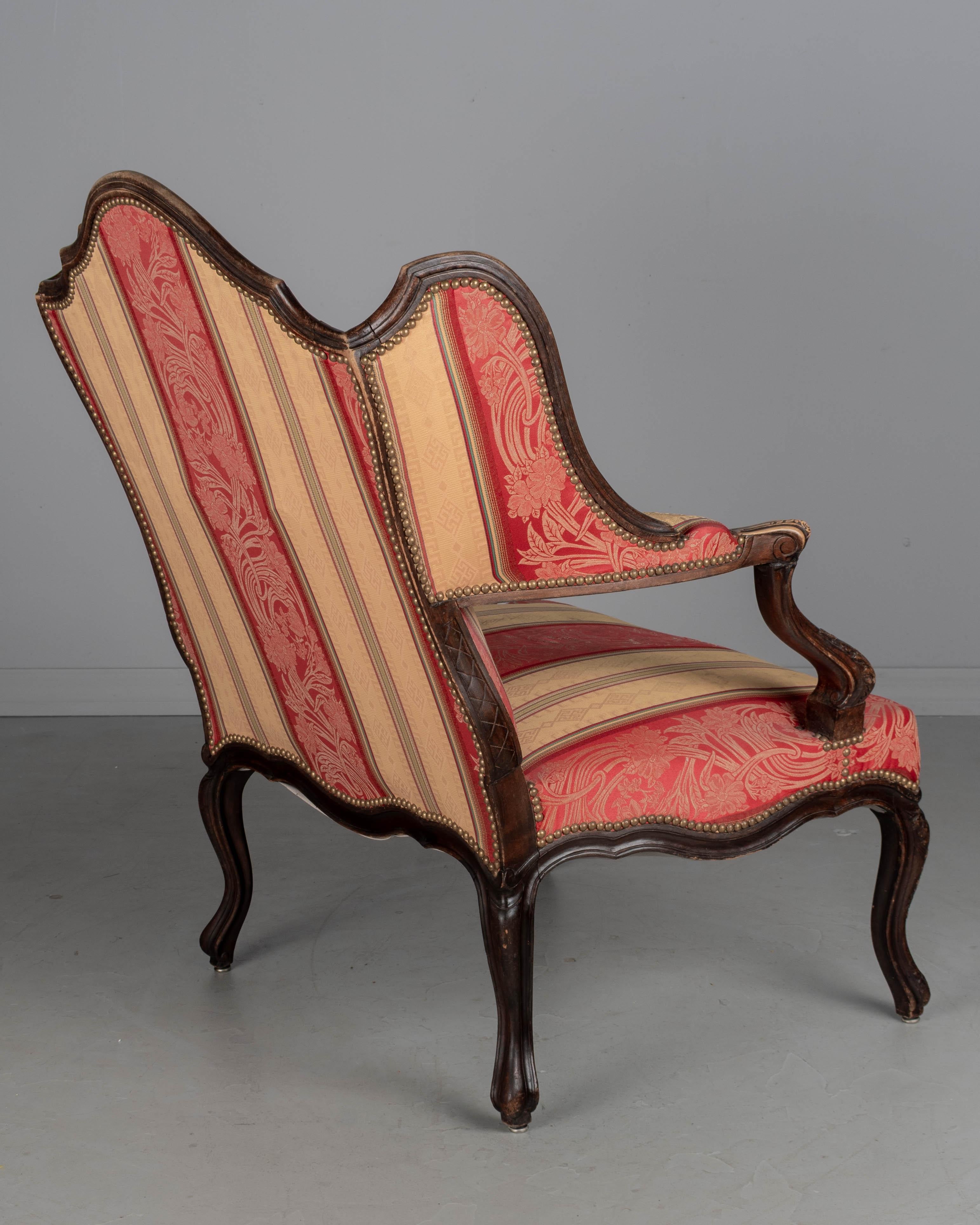 19th Century Louis XV Style Wingback Fauteuil or Armchair (19. Jahrhundert) im Angebot
