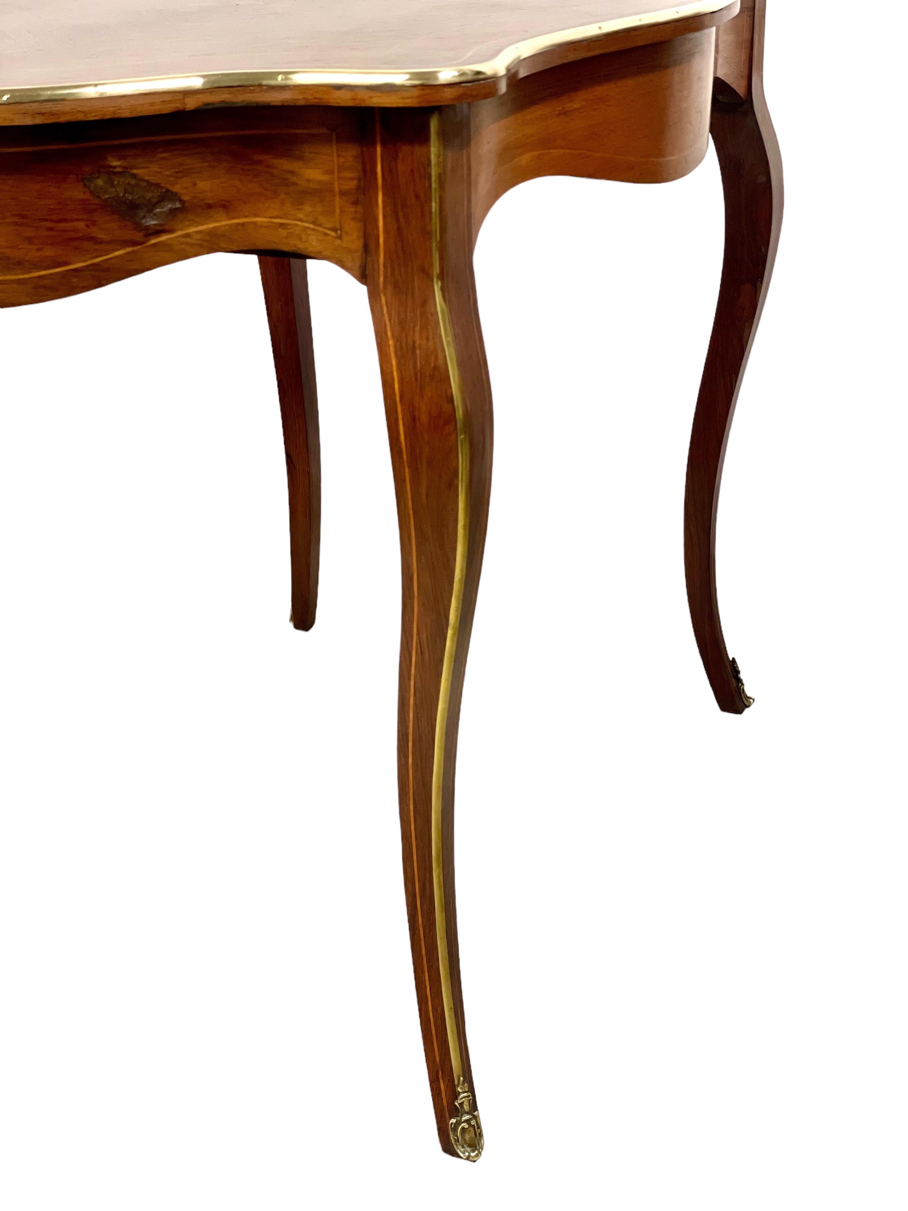 19. Jahrhundert Louis XV Stil Schreibtisch oder Center Table im Angebot 1