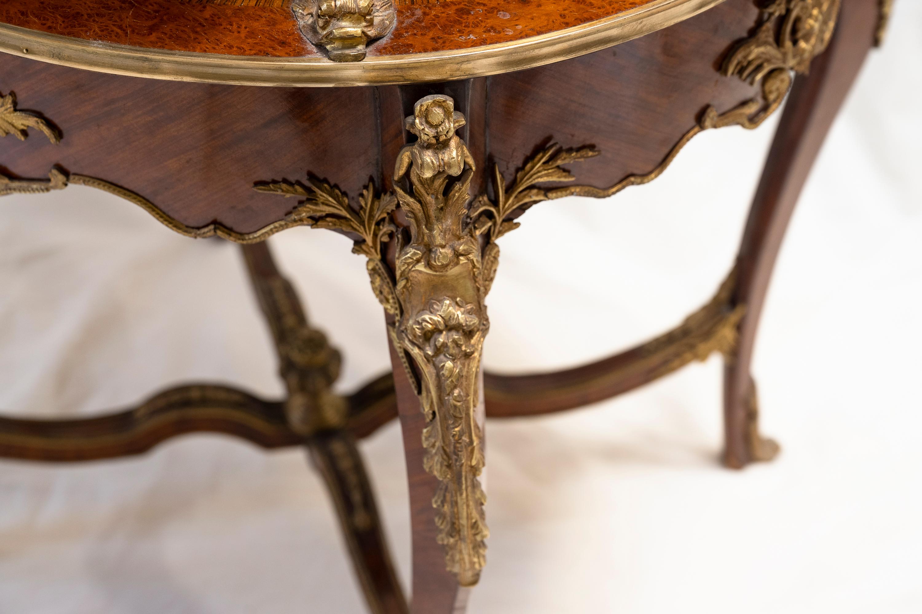 Desserttisch mit zwei Etagen aus Parkett im Louis-XV-Stil des 19. Jahrhunderts im Angebot 1