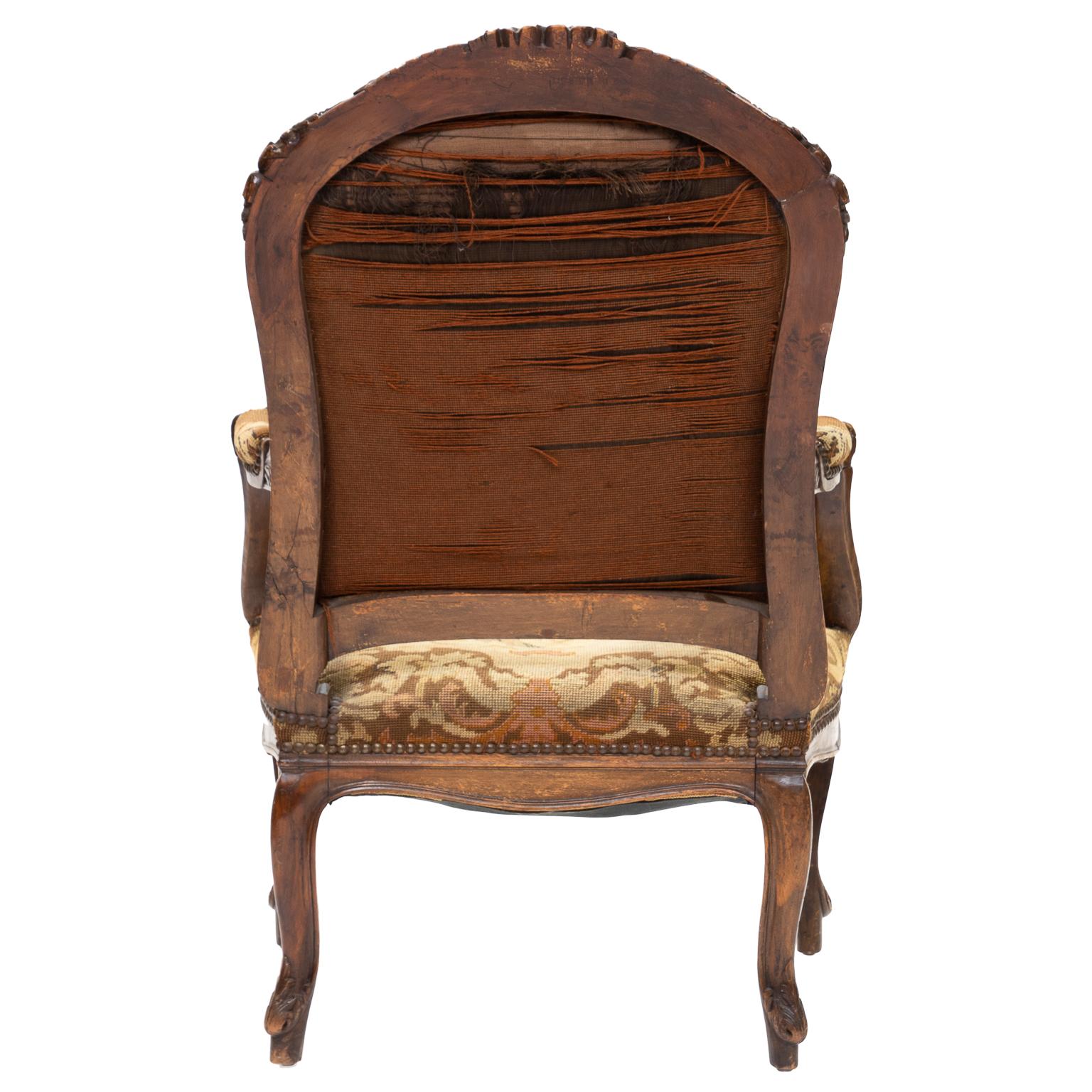 Late 19th Century 19th Century  Louis XV Walnut Chaise à la Reine