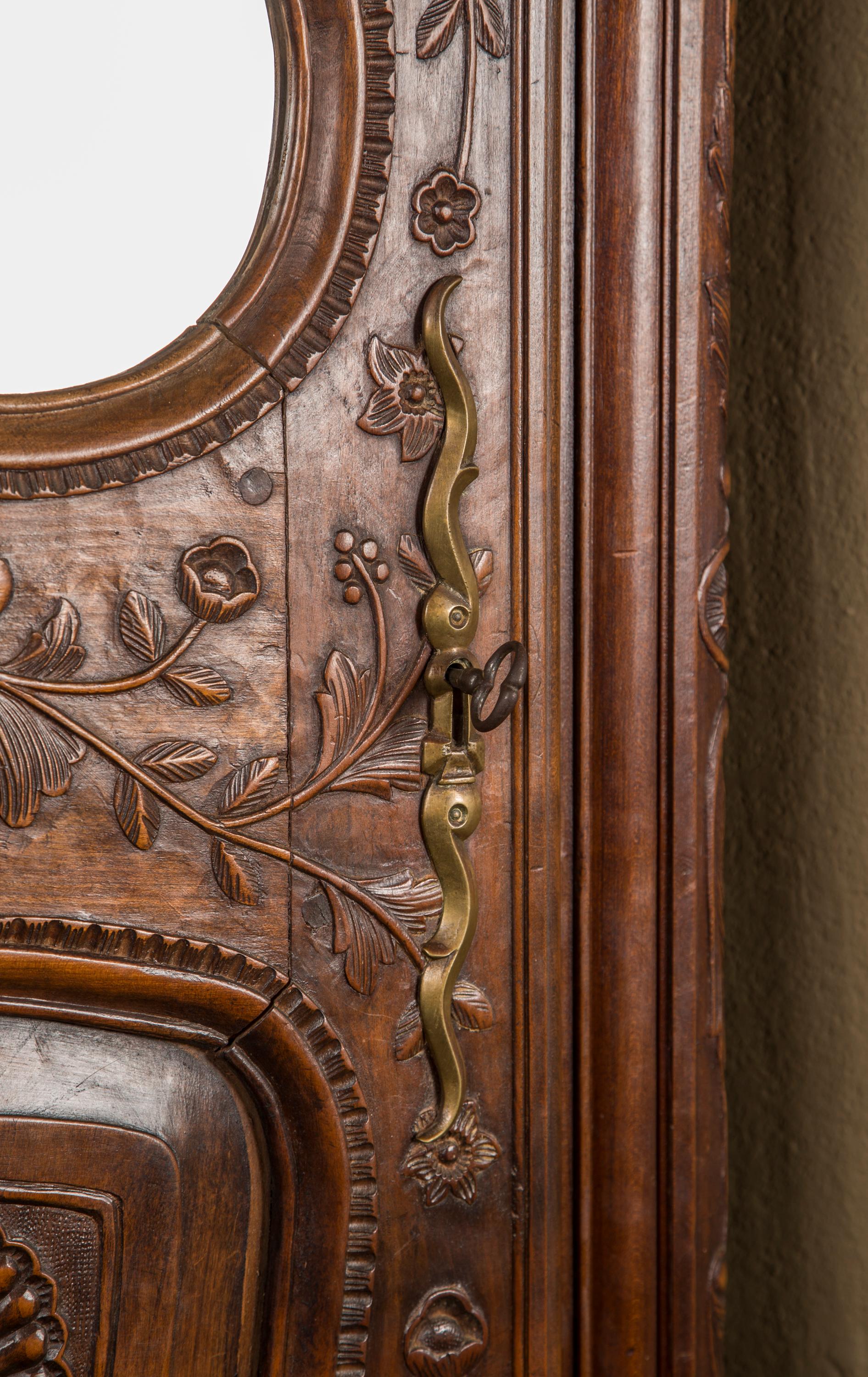 19th Century Louis XV Walnut Corner Cabinet with Bevelled Mirror, Circa 1830 For Sale 4