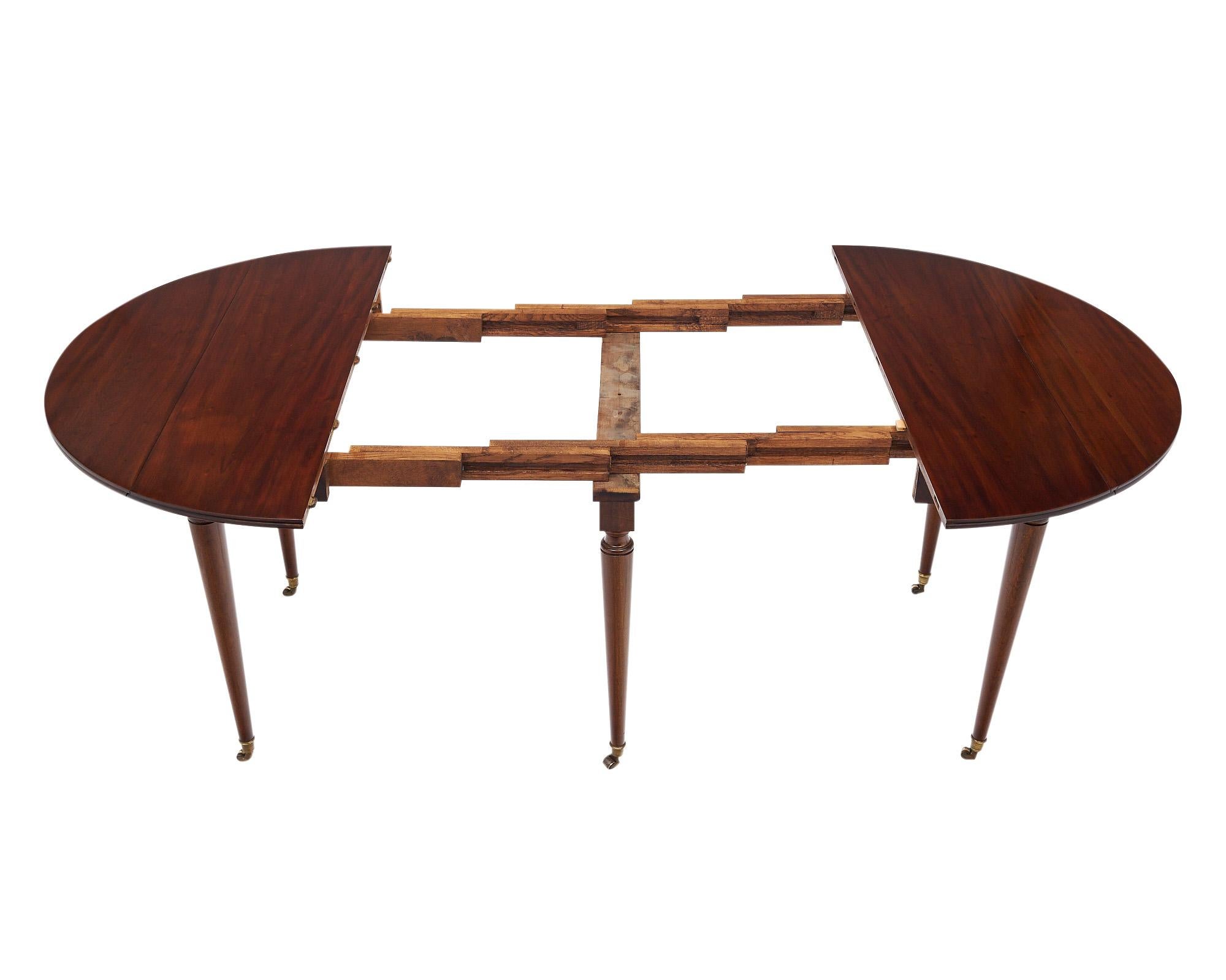 Table de salle à manger ancienne Louis XVI du 19e siècle en vente 2