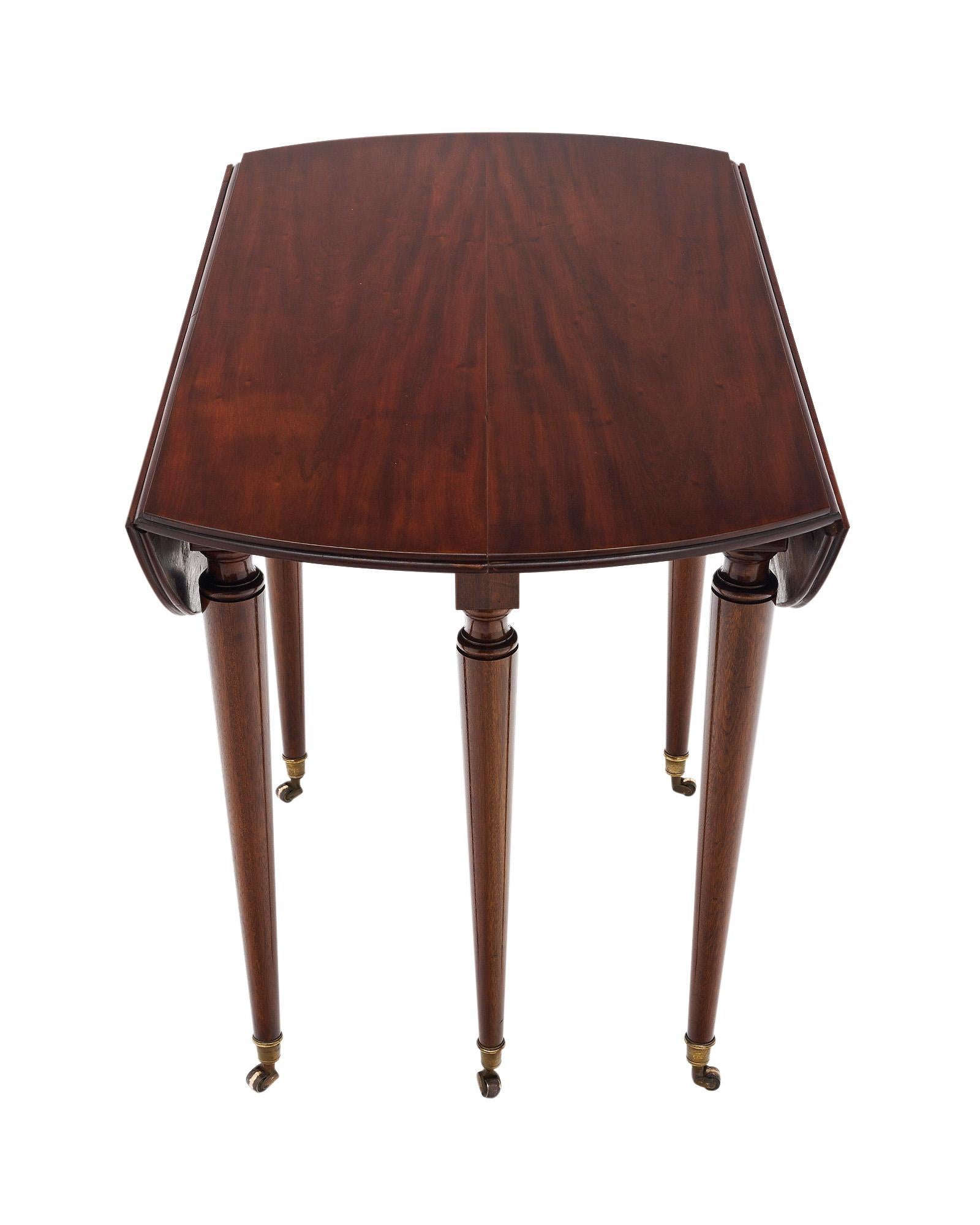 Table de salle à manger ancienne Louis XVI du 19e siècle en vente 3