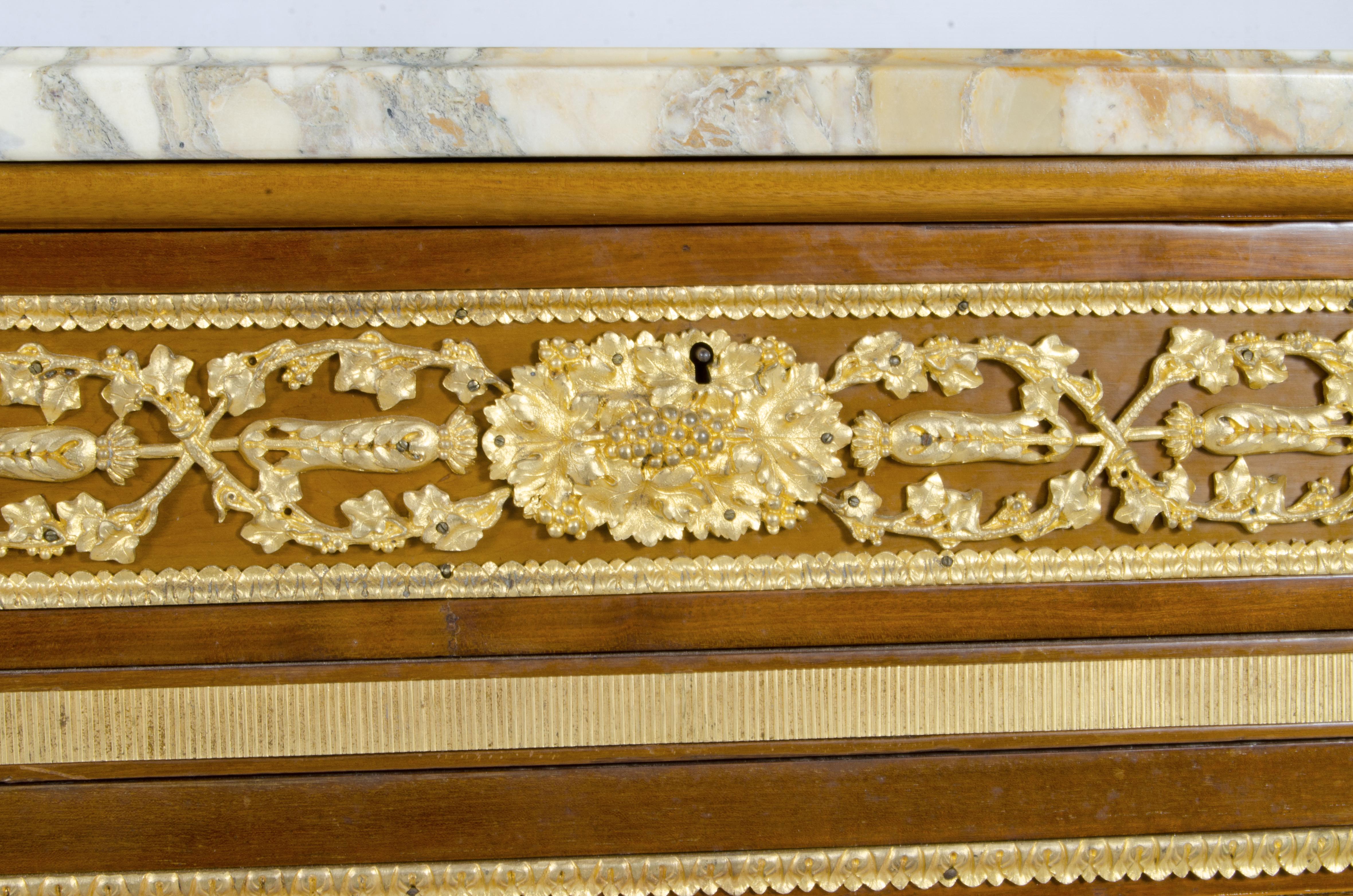 Calco Commode Luigi XVI del XIX secolo in bronzo, legno e marmo di François Linke, Francia in vendita