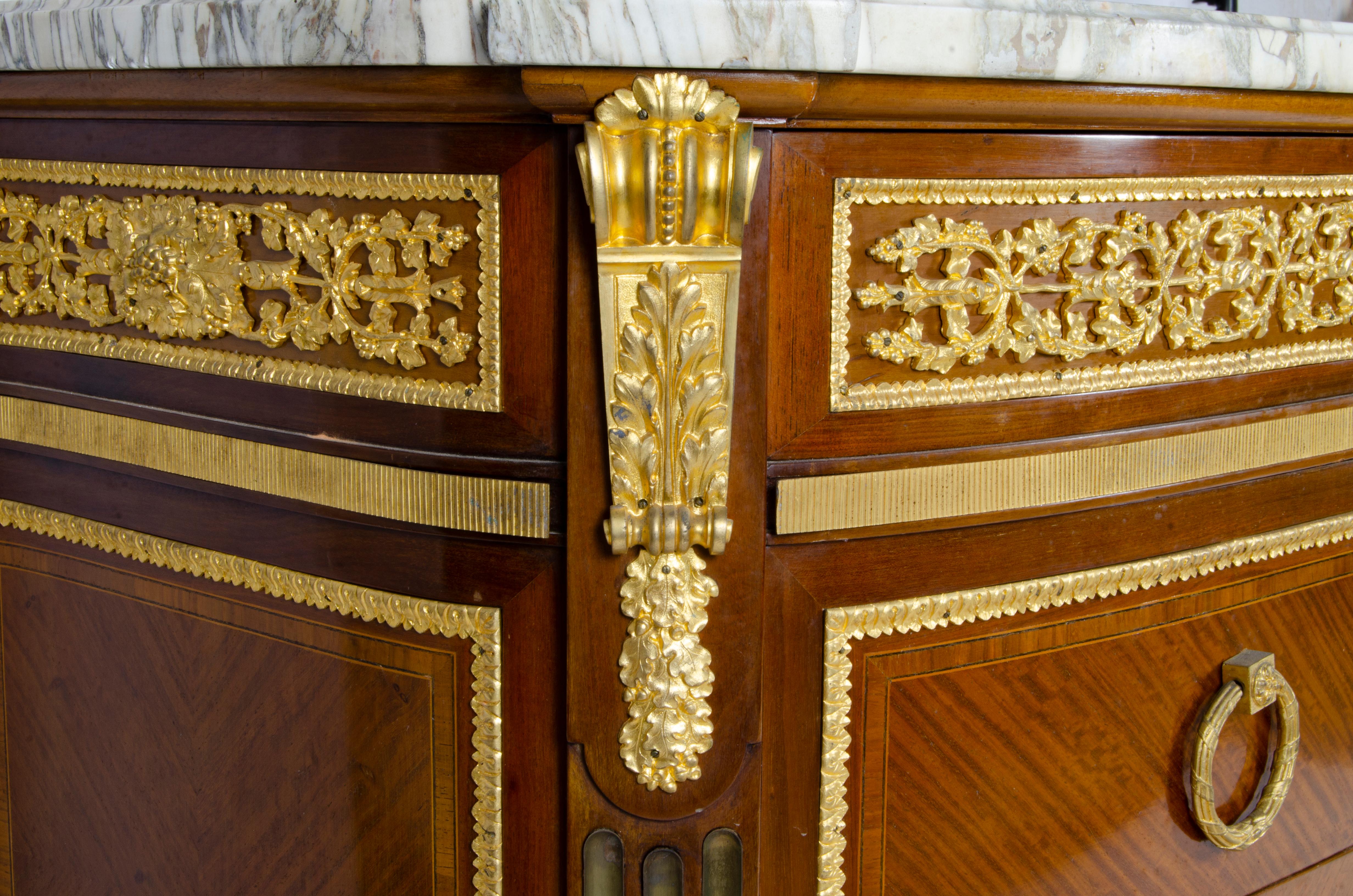Commode Luigi XVI del XIX secolo in bronzo, legno e marmo di François Linke, Francia In condizioni buone in vendita a North Miami, FL