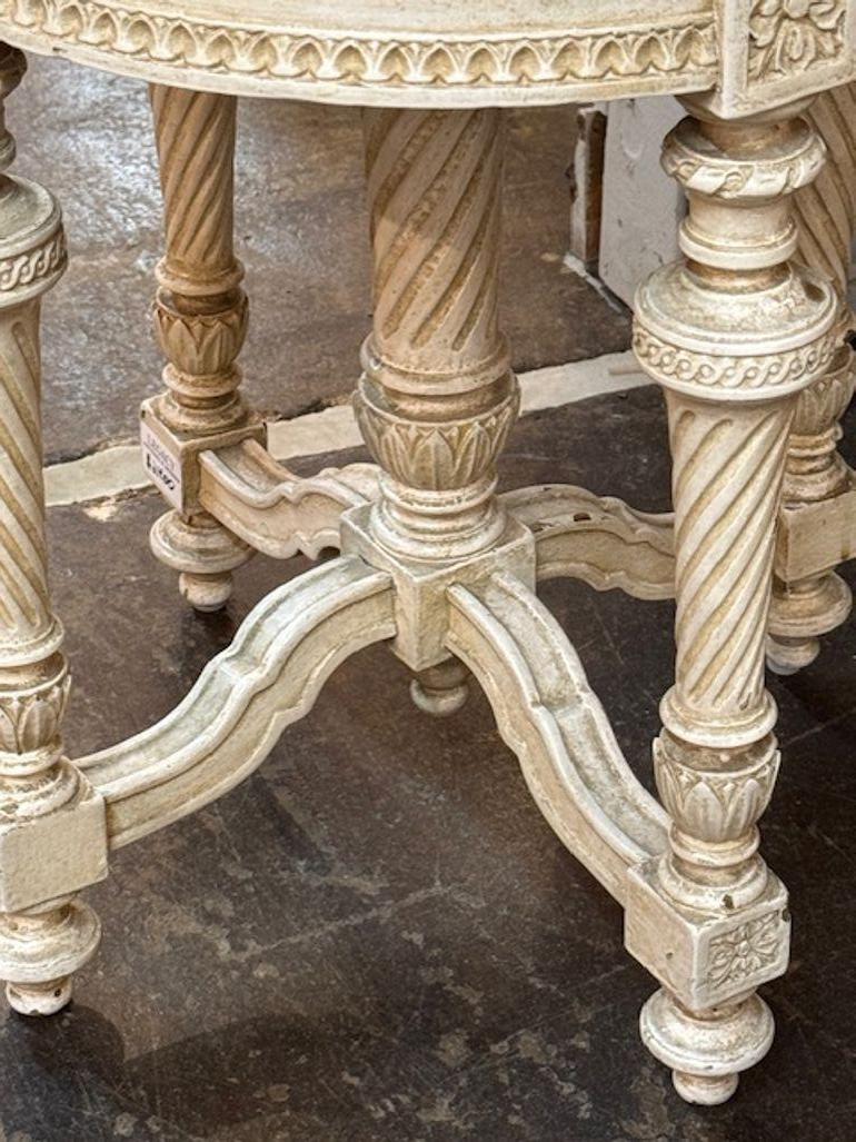 Taburete Luis XVI del siglo XIX tallado y pintado Francés en venta
