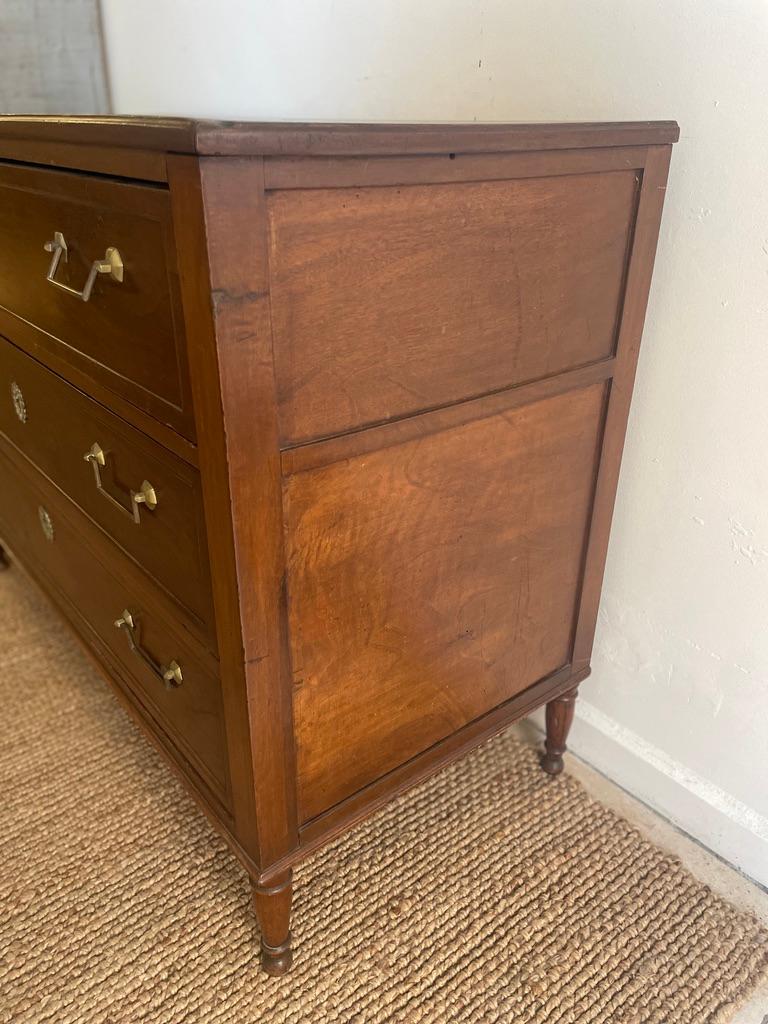 Mid 20th Century Louis XVI Chest of Drawers In Good Condition For Sale In L'AMETLLA DE MAR, ES